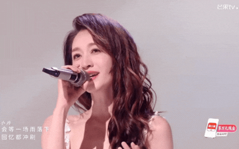 Giọng hát của Lý Tiểu Nhiễm được khen ngợi vì có tiến bộ