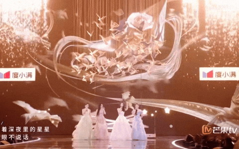 Màn thể hiện ổn định của các đồng đội đã hỗ trợ rất tốt cho Lý Tiểu Nhiễm giúp tổng thể tiết mục trở nên hài hòa