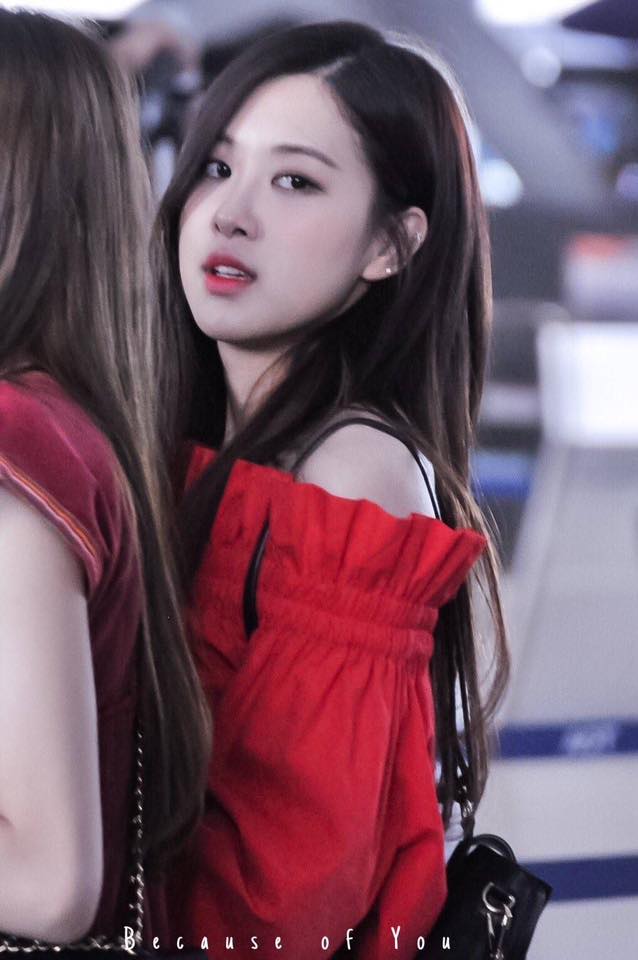 Chủ đề xoay quanh mái tóc của Rosé một lần nữa phủ sóng MXH. Nguồn: Facebook