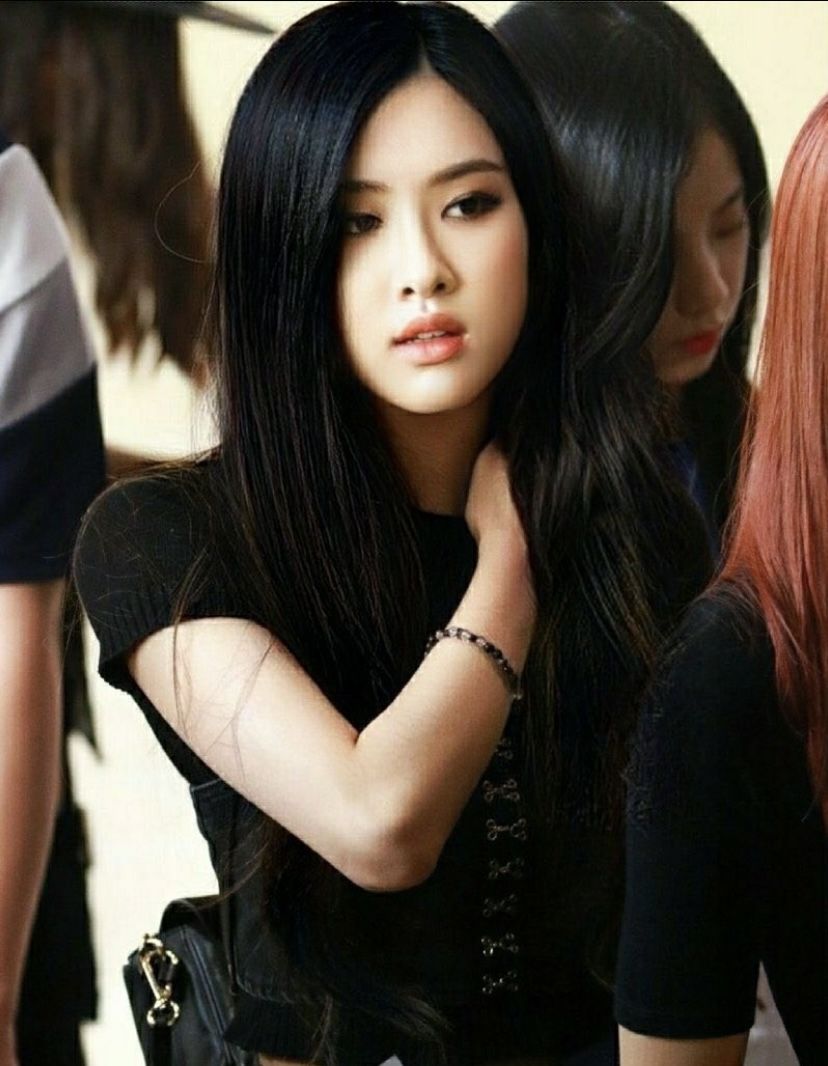 Rộ tranh cãi Rosé để tóc đen đẹp hơn tóc vàng, nhưng có một lý do khiến cô khó “quay xe”