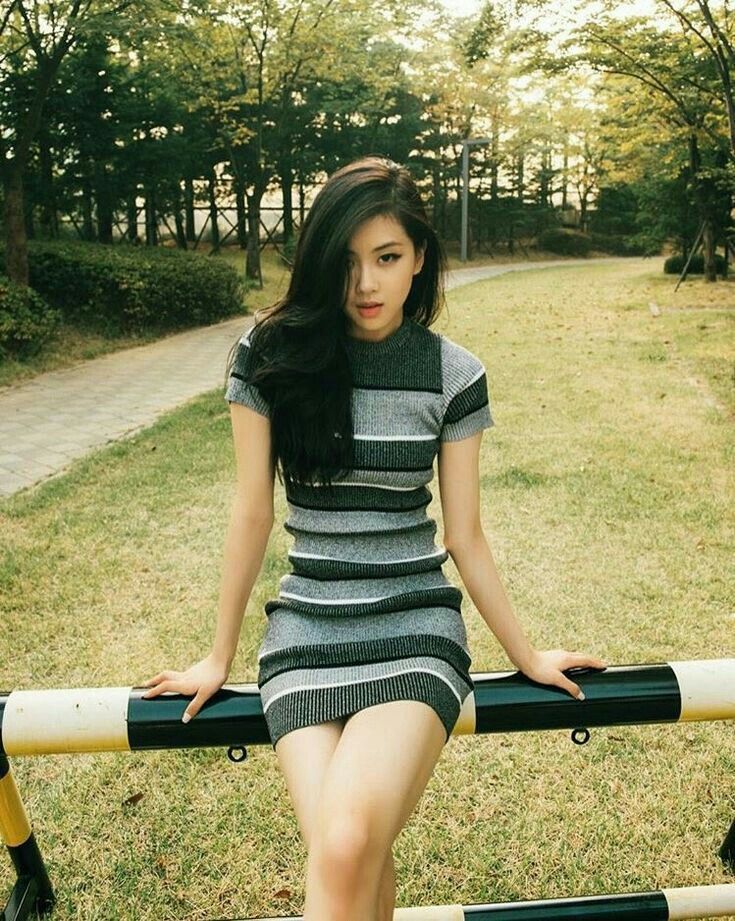 Rộ tranh cãi Rosé để tóc đen đẹp hơn tóc vàng, nhưng có một lý do khiến cô khó “quay xe”