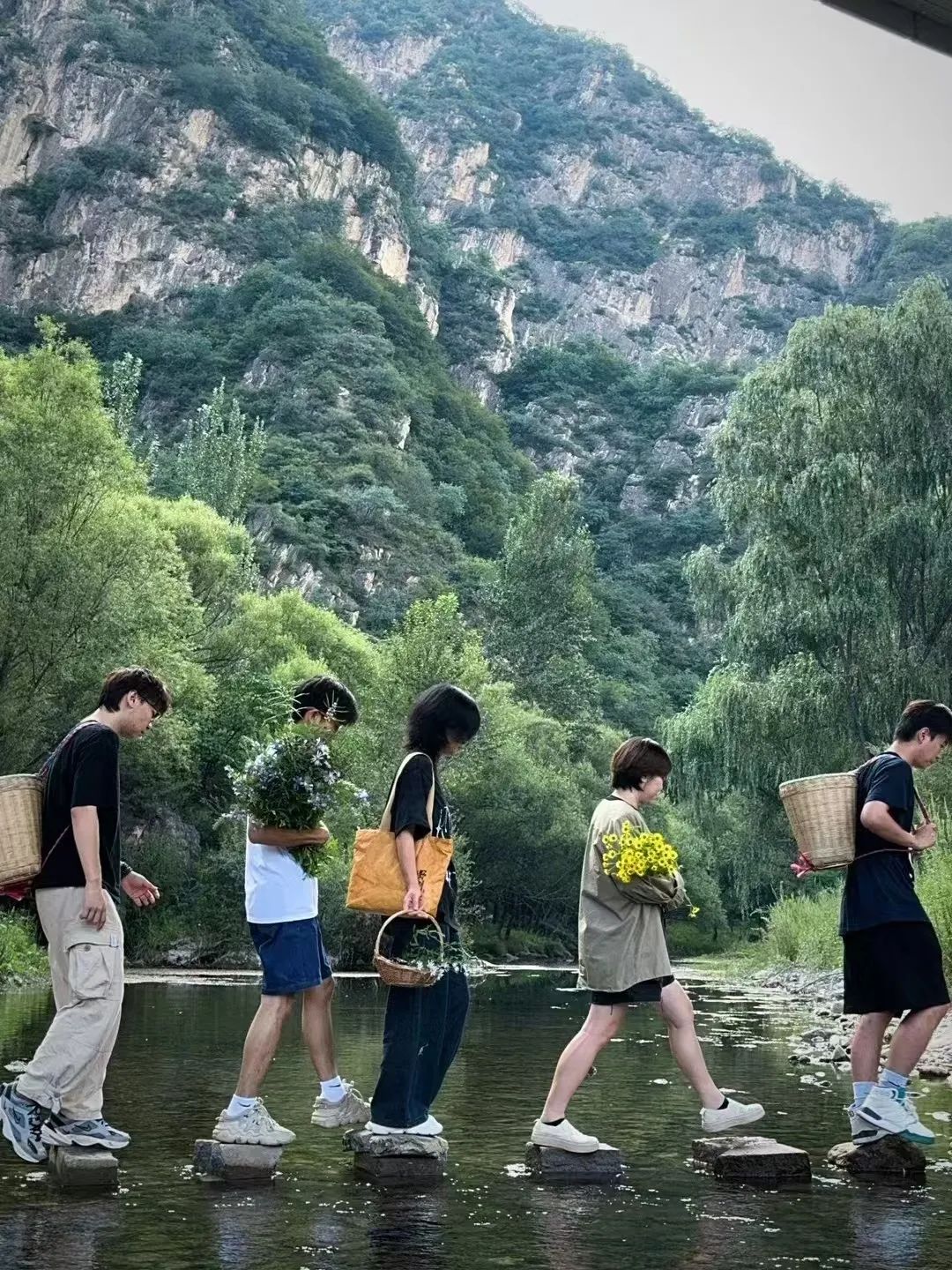 Người trẻ tìm đến viện dưỡng lão để sống vài tháng. Ảnh minh họa. 