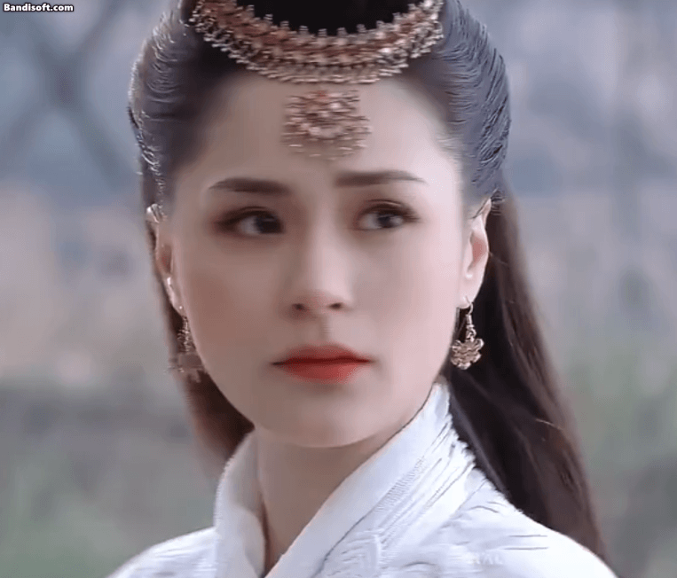 Từng đường nét trên gương mặt cô đều vô cùng hoàn hảo.