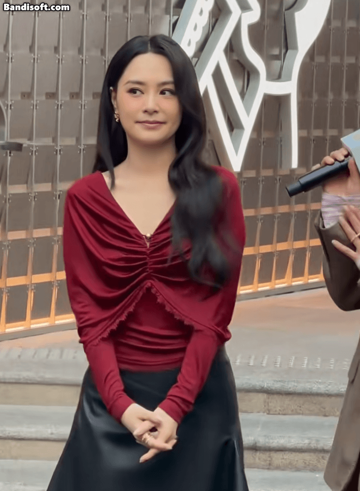 Ở tuổi 45, Chung Hân Đồng vẫn sở hữu vẻ đẹp trẻ trung đáng ngưỡng mộ.