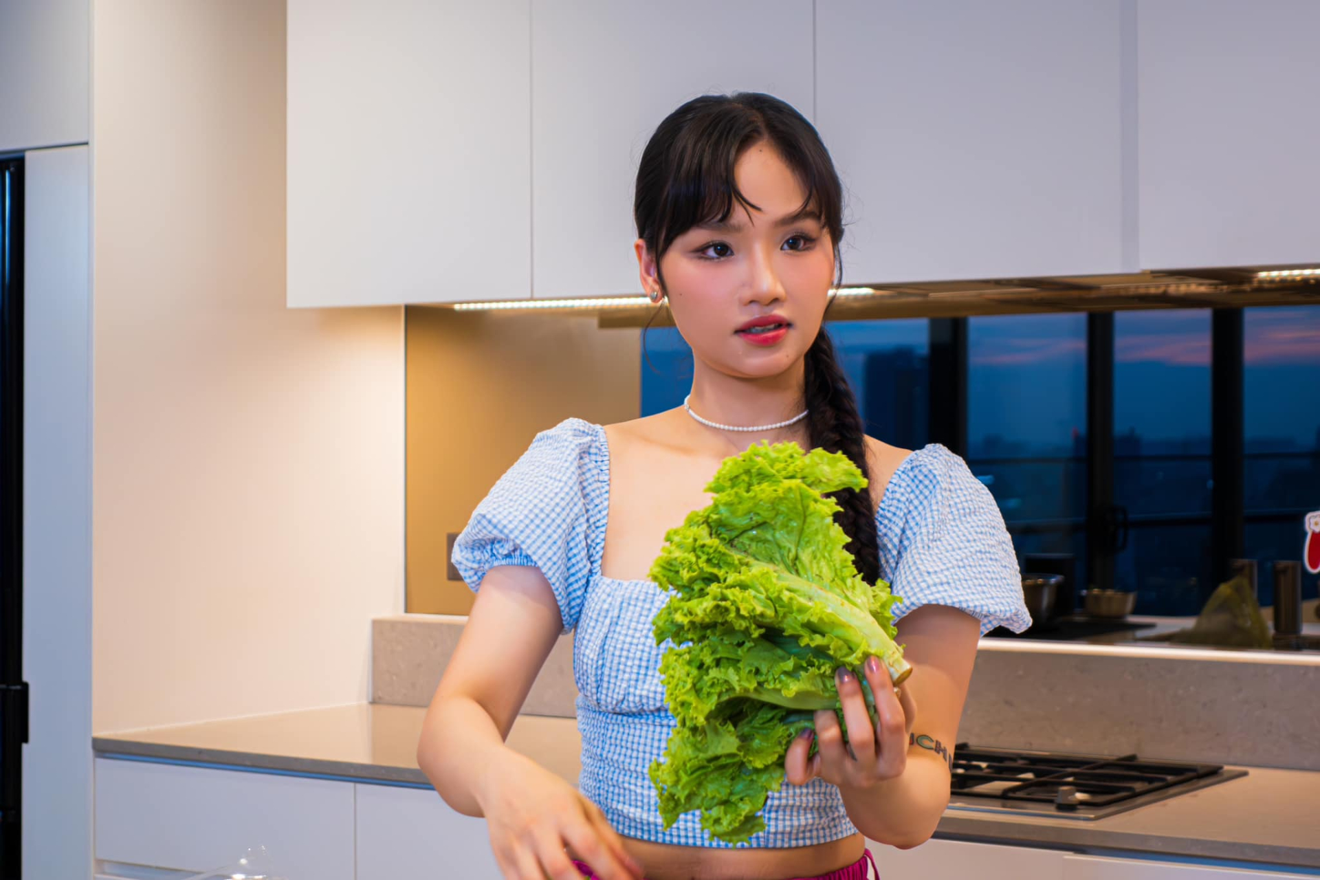 Nữ diễn viên gây tranh cãi vì ngoại hình thiếu tự nhiên