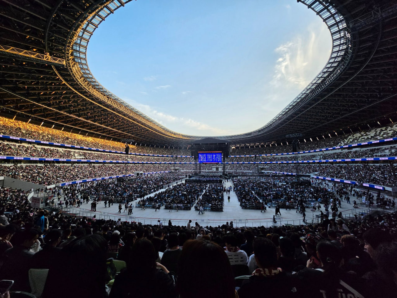 Concert như lễ hội quốc gia của 9 mỹ nhân bị chê hết thời, kỷ lục làm nên lịch sử 10 năm sau cả showbiz còn nể