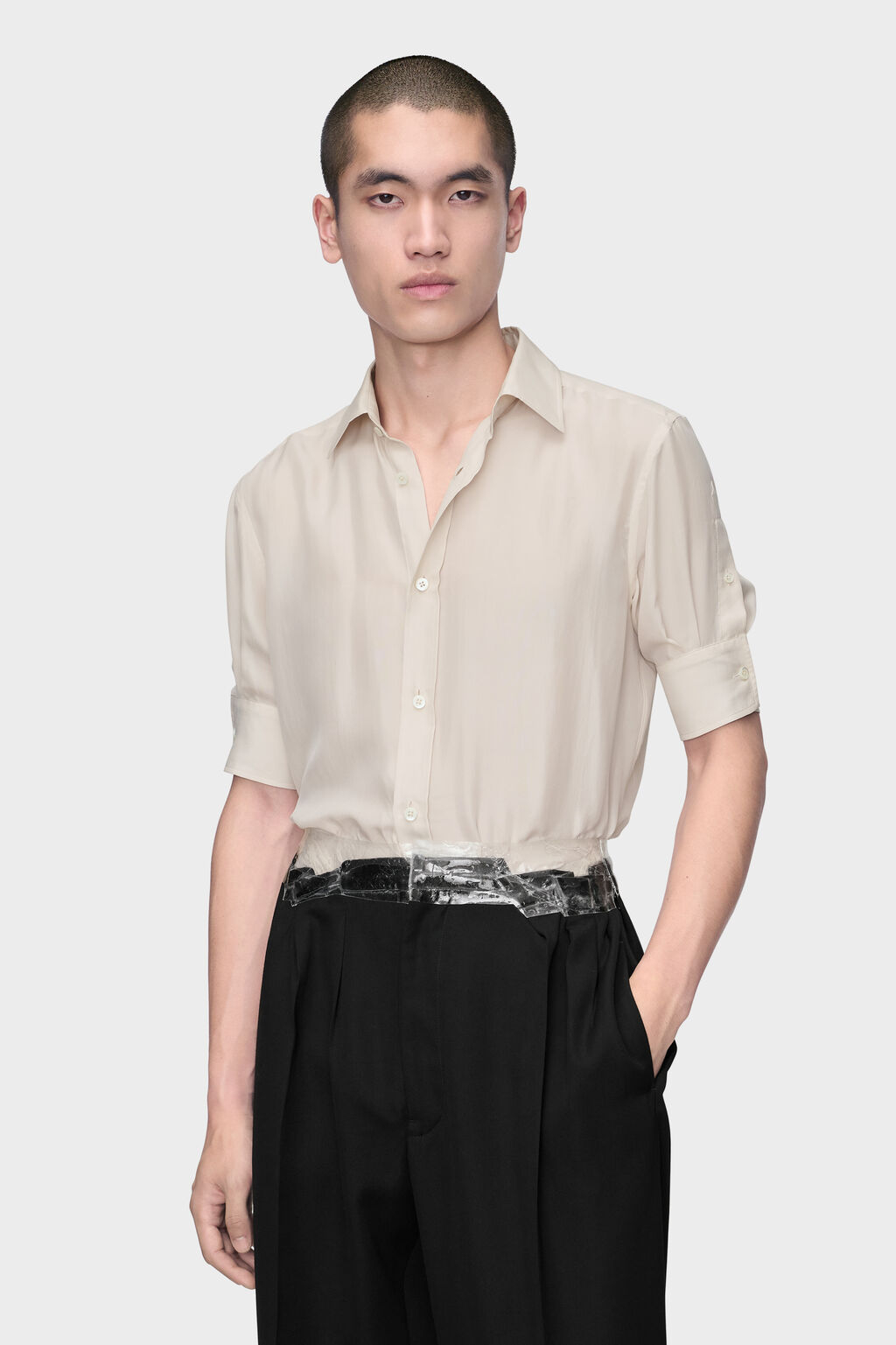 Park Bo Gum bị báo Hàn chê cười vì chiếc quần rộng phải quấn băng dính khỏi tuột giữa sự kiện