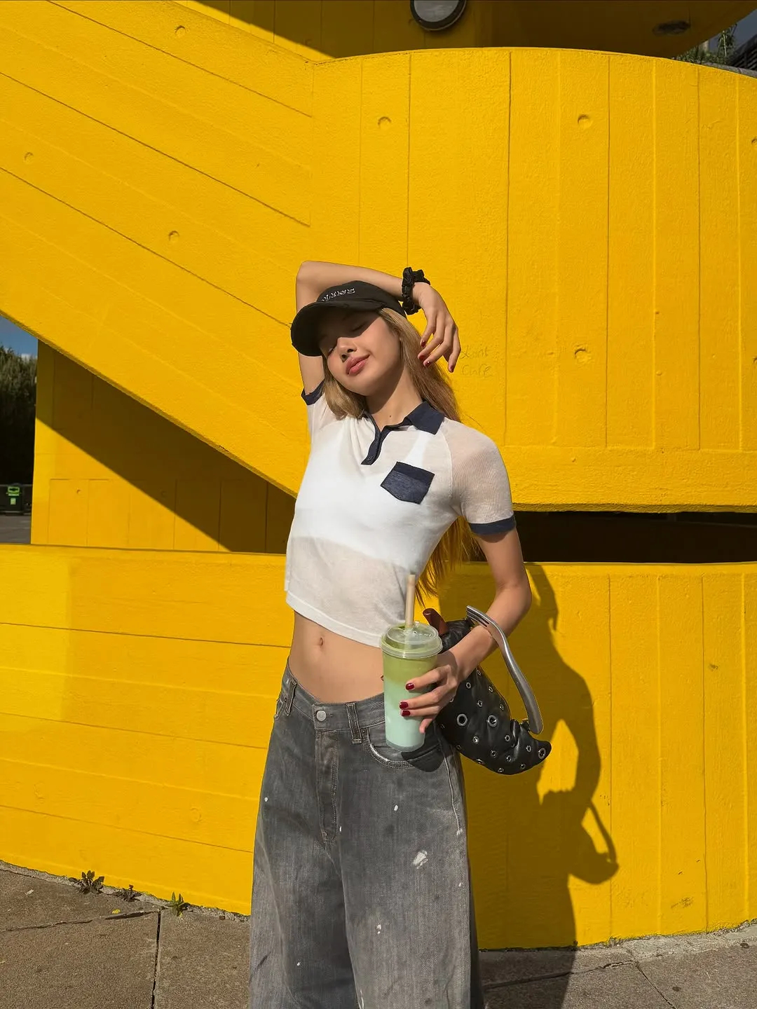 Lời khuyên cho người thường xuyên đổ mồ hôi vùng nách từ người Nhật