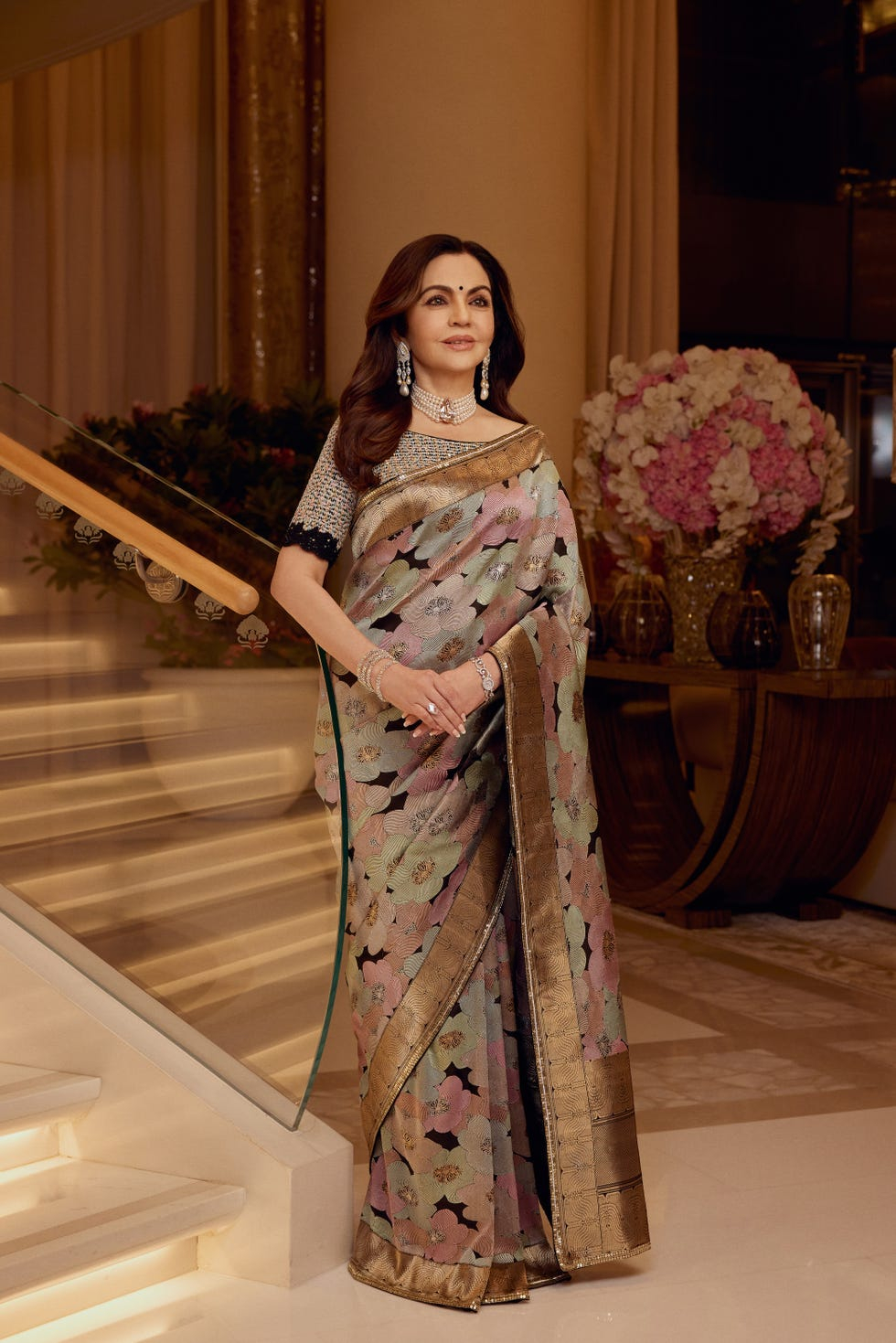 Người phụ nữ giàu nhất châu Á đeo viên kim cương có một không hai trên đời đến tiệc có Jennie