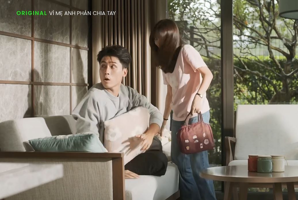 Gương mặt bàng hoàng của Gia Huy khi phát hiện bản thân đã ngủ quên