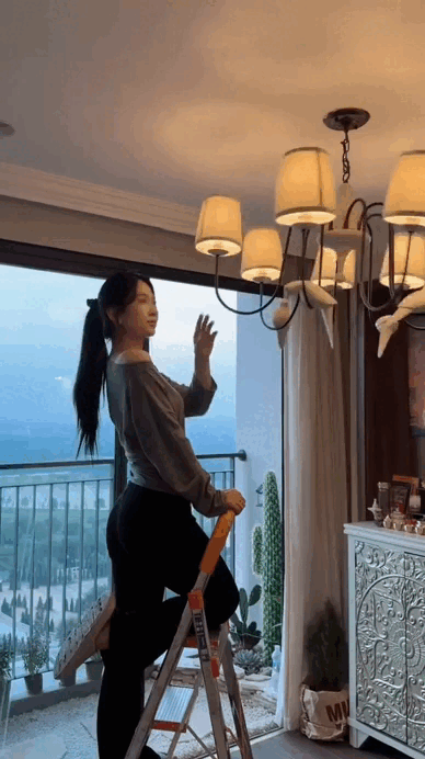 Cô cho biết bản thân tự tay thiết kế, chọn từng loại nội thất trong nhà. 