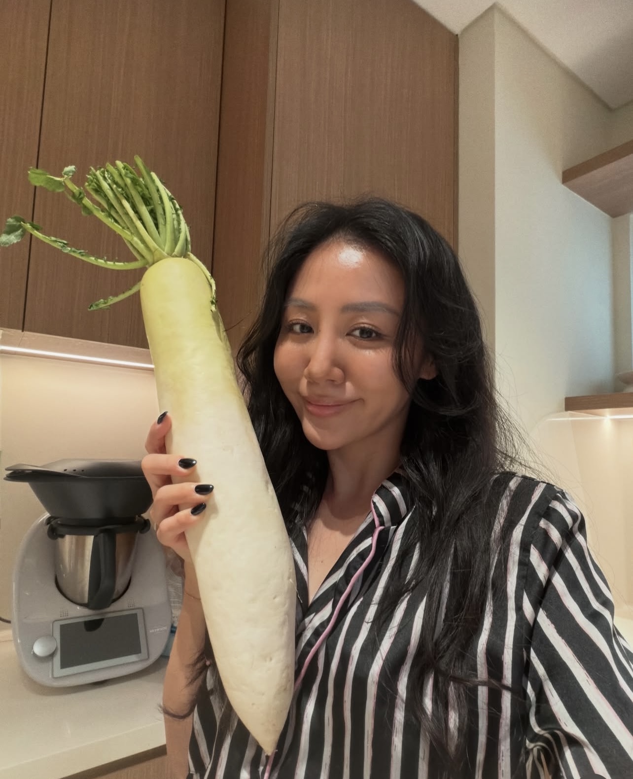 Văn Mai Hương khoe mặt mộc khiến netizen chung 1 thái độ