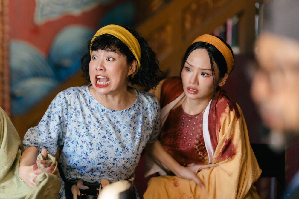 Lần đầu tiên Vbiz có 1 nữ diễn viên phải bỏ chạy khỏi rạp vì bị khán giả chê diễn đơ cứng