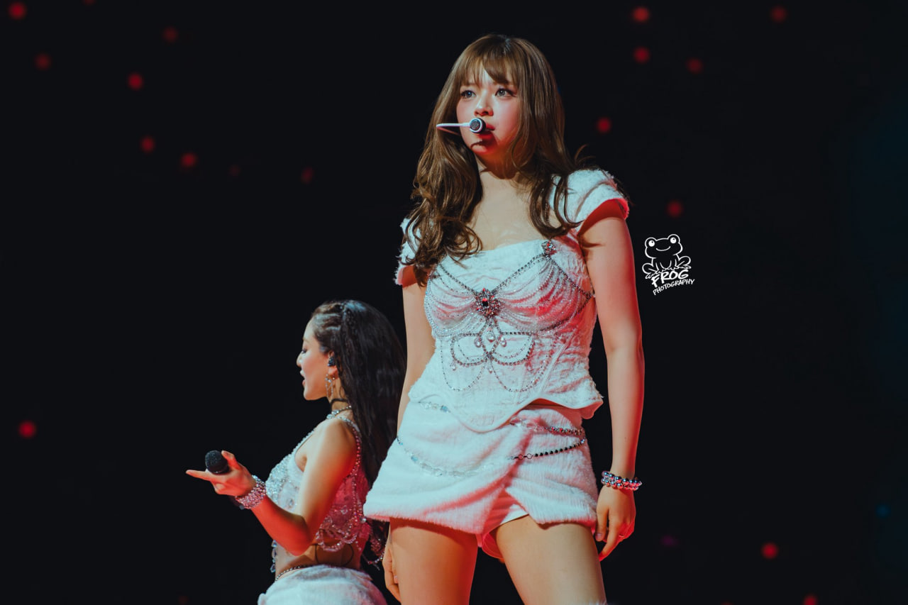 Jeongyeon khoe trọn vóc dáng cân đối cùng khuôn mặt V-line thon gọn