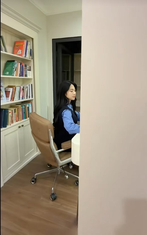 Một số góc trong nhà của Lê Bống.