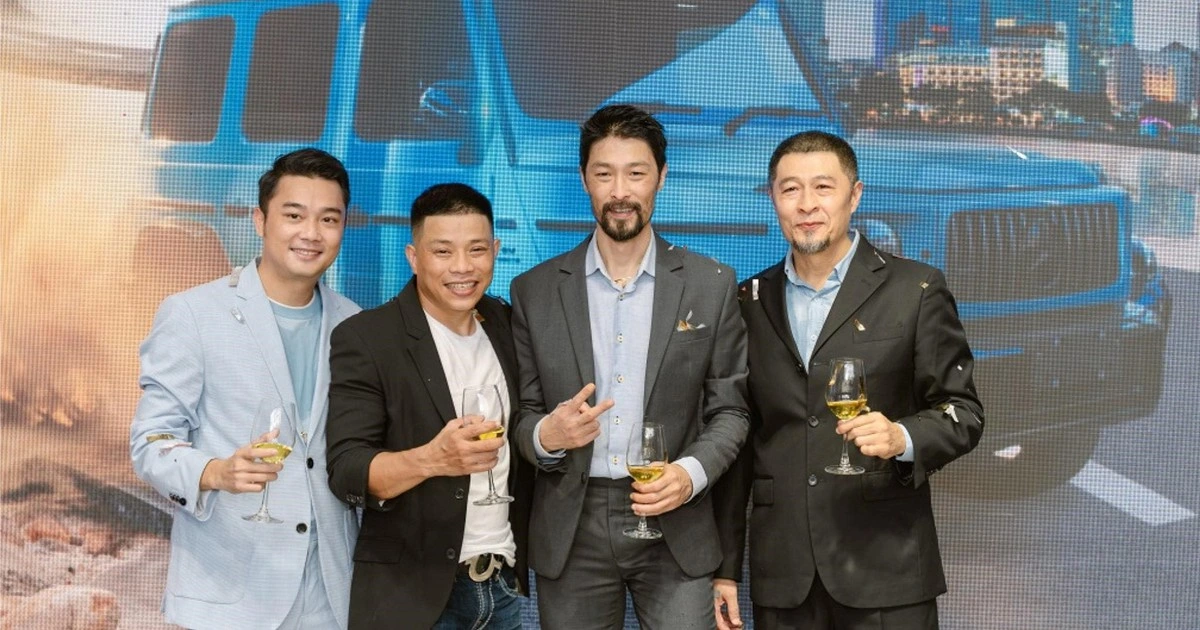 Charlie Nguyễn là anh trai của Johnny Trí Nguyễn, em họ của danh hài Vân Sơn và cũng là cháu ruột của cố tài tử Chánh Tín