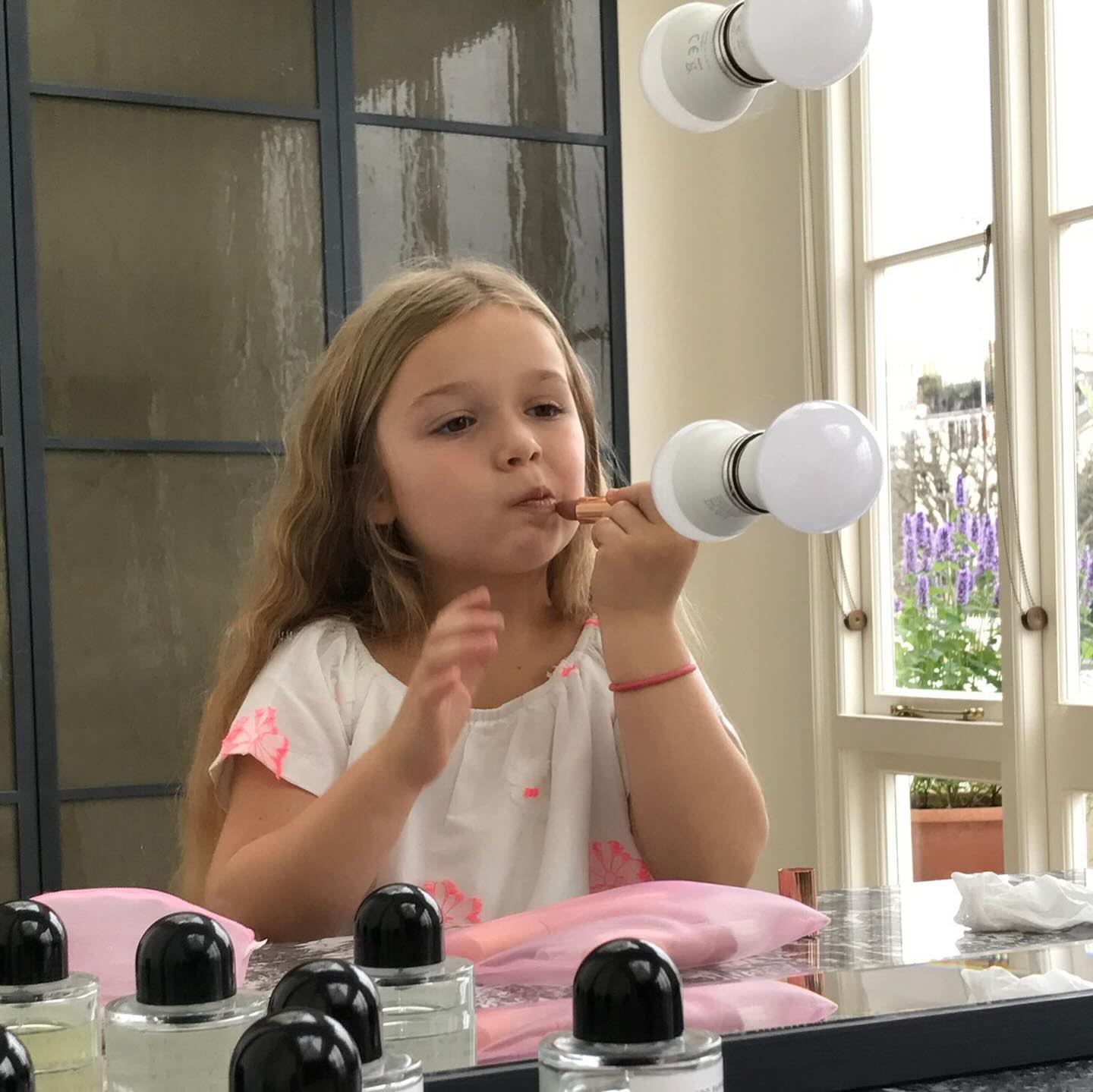 Con gái Beckham bị mẹ cấm tiệt động vào một thứ: 