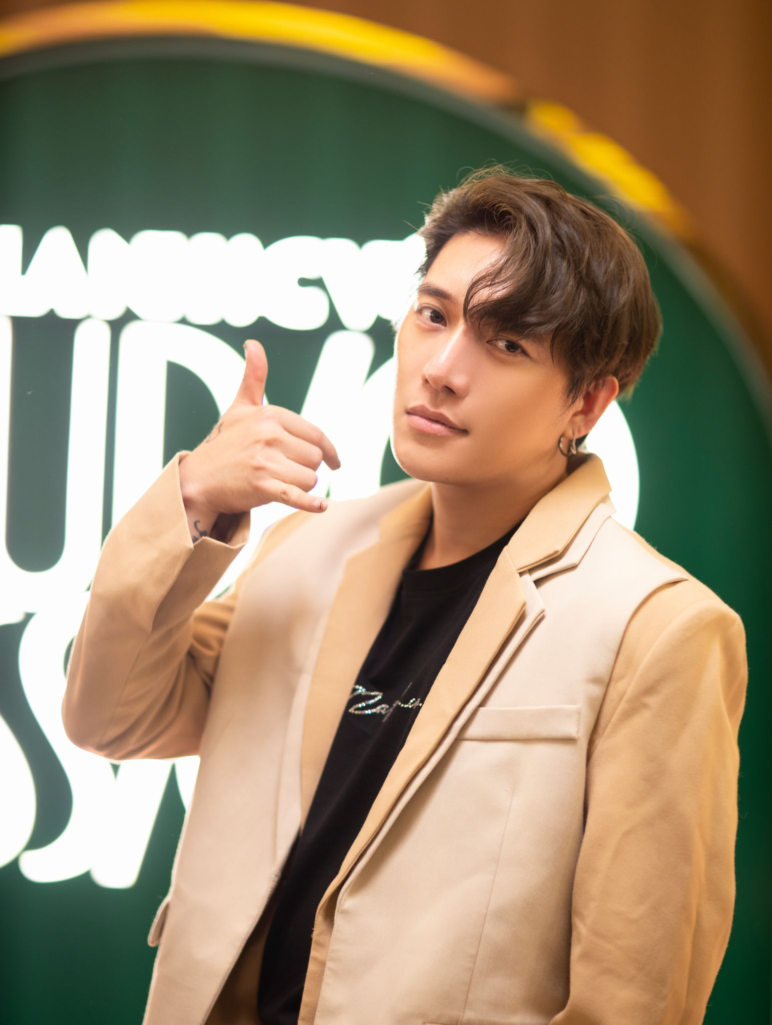 Châu Đăng Khoa chia sẻ trên trang cá nhân về lời bài hát gây tranh cãi của mình