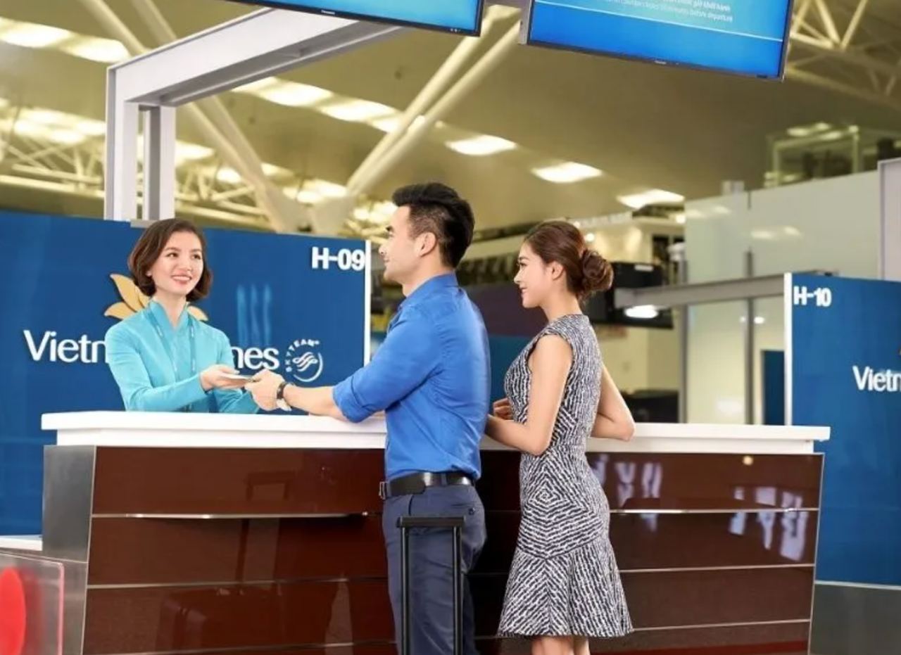 Đối với các chuyến bay trong lãnh thổ Việt Nam, hành khách bắt buộc phải sử dụng đúng hộ chiếu đã dùng để nhập cảnh trước đó.