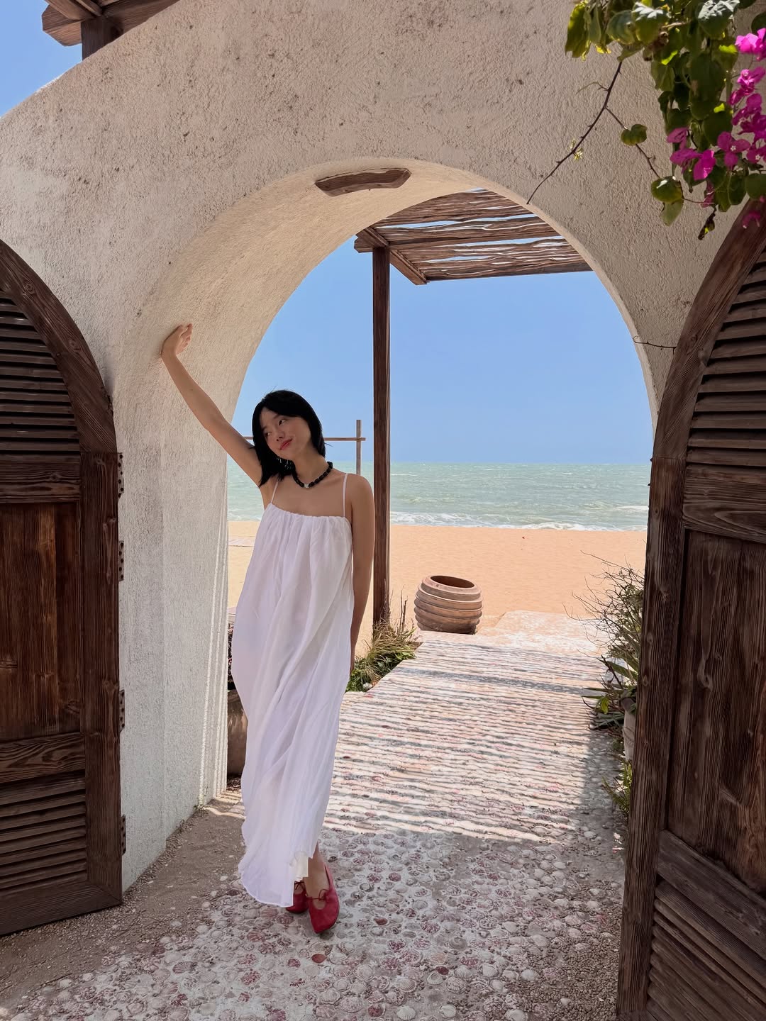 Mỹ nhân Việt đi biển: Min diện đồ kín mà slay hết nấc, Huyền Baby khoe dáng không ai tin cô đã 2 lần sinh con