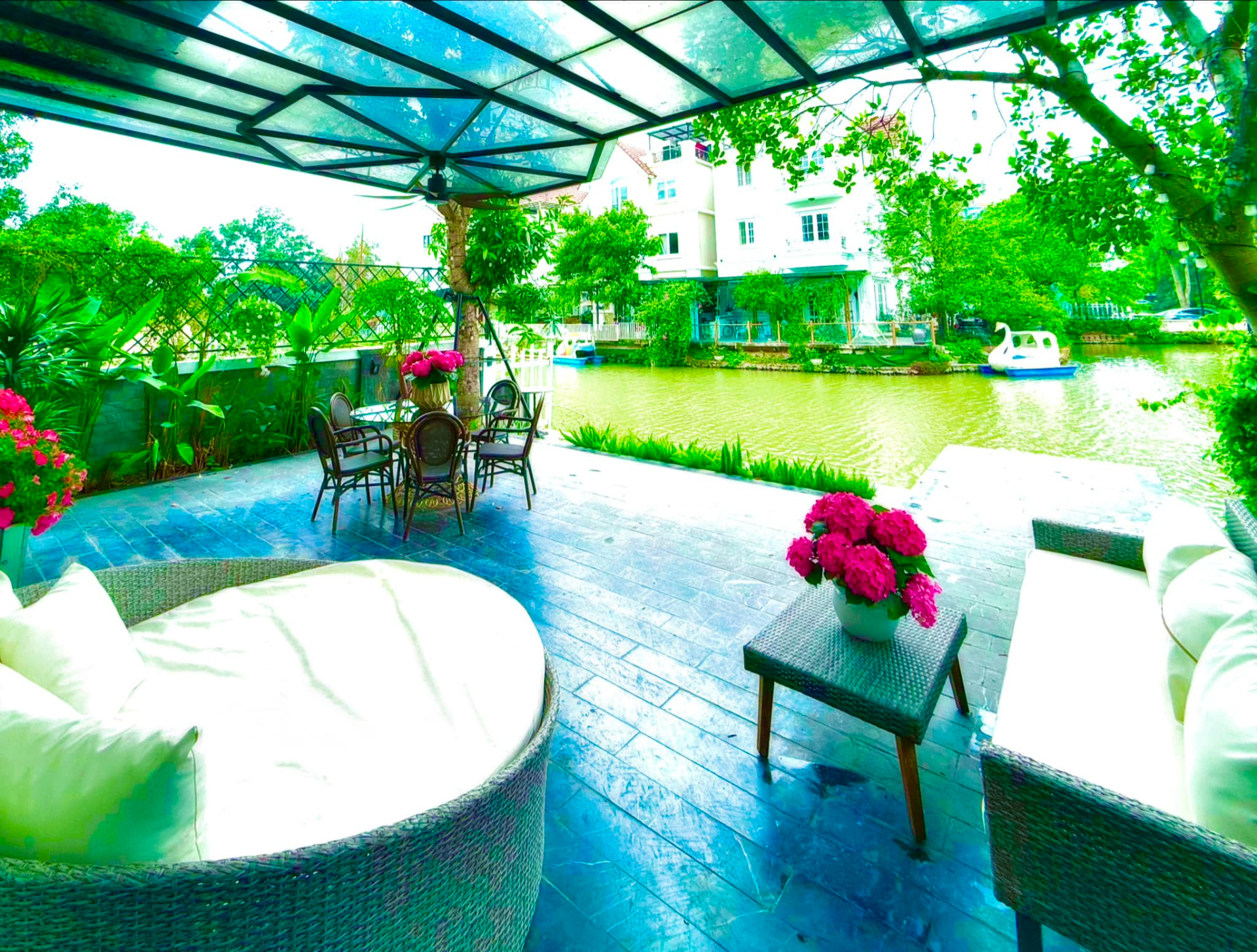 View nhìn ra sông cực chill và thư giãn