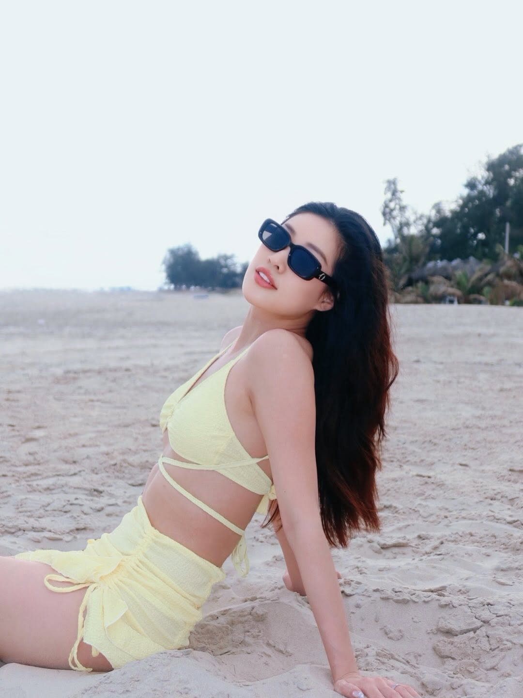 Mỹ nhân Việt đi biển: Min diện đồ kín mà slay hết nấc, Huyền Baby khoe dáng không ai tin cô đã 2 lần sinh con