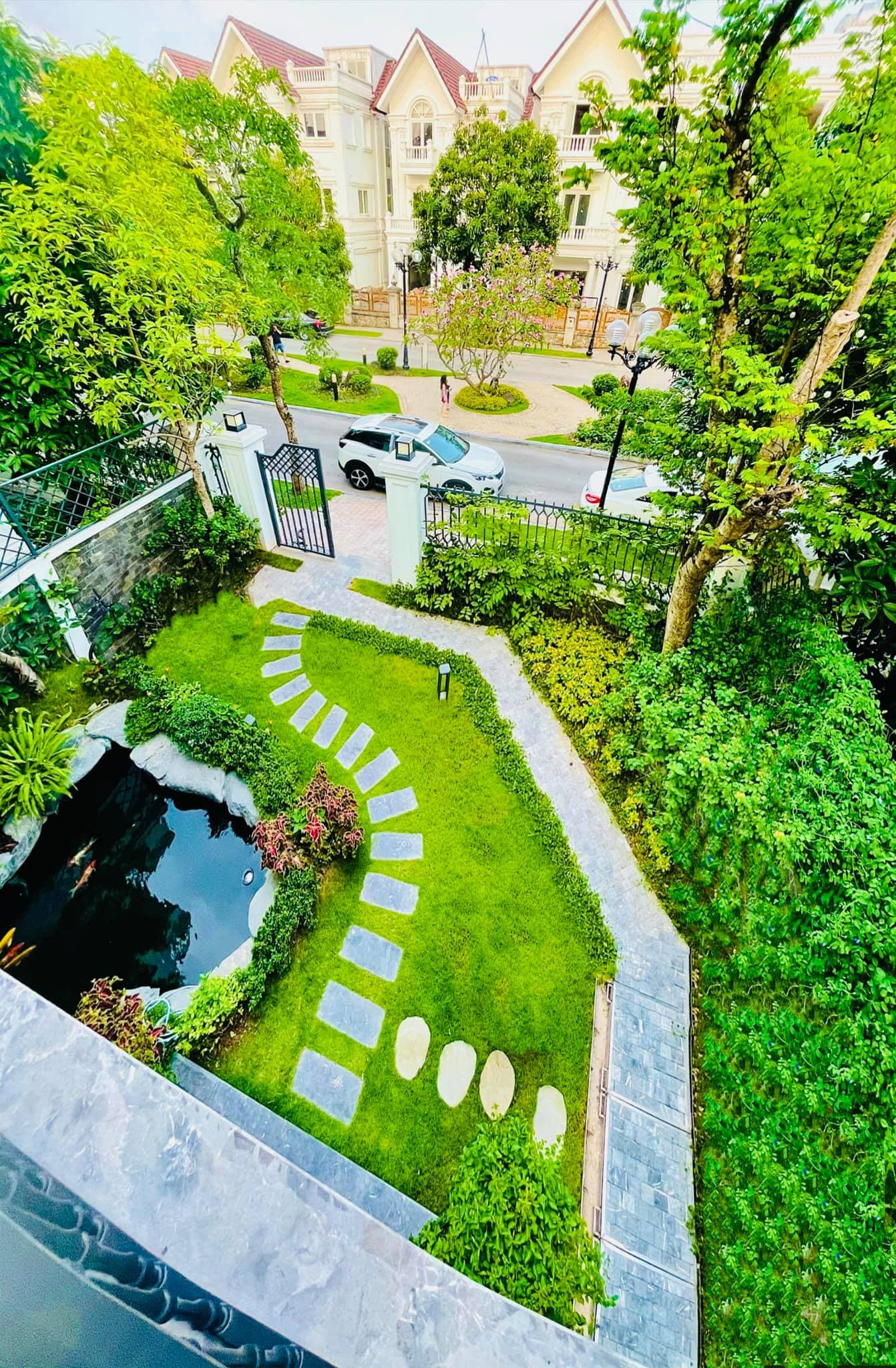 Góc sân vườn nhìn từ trên cao xuống