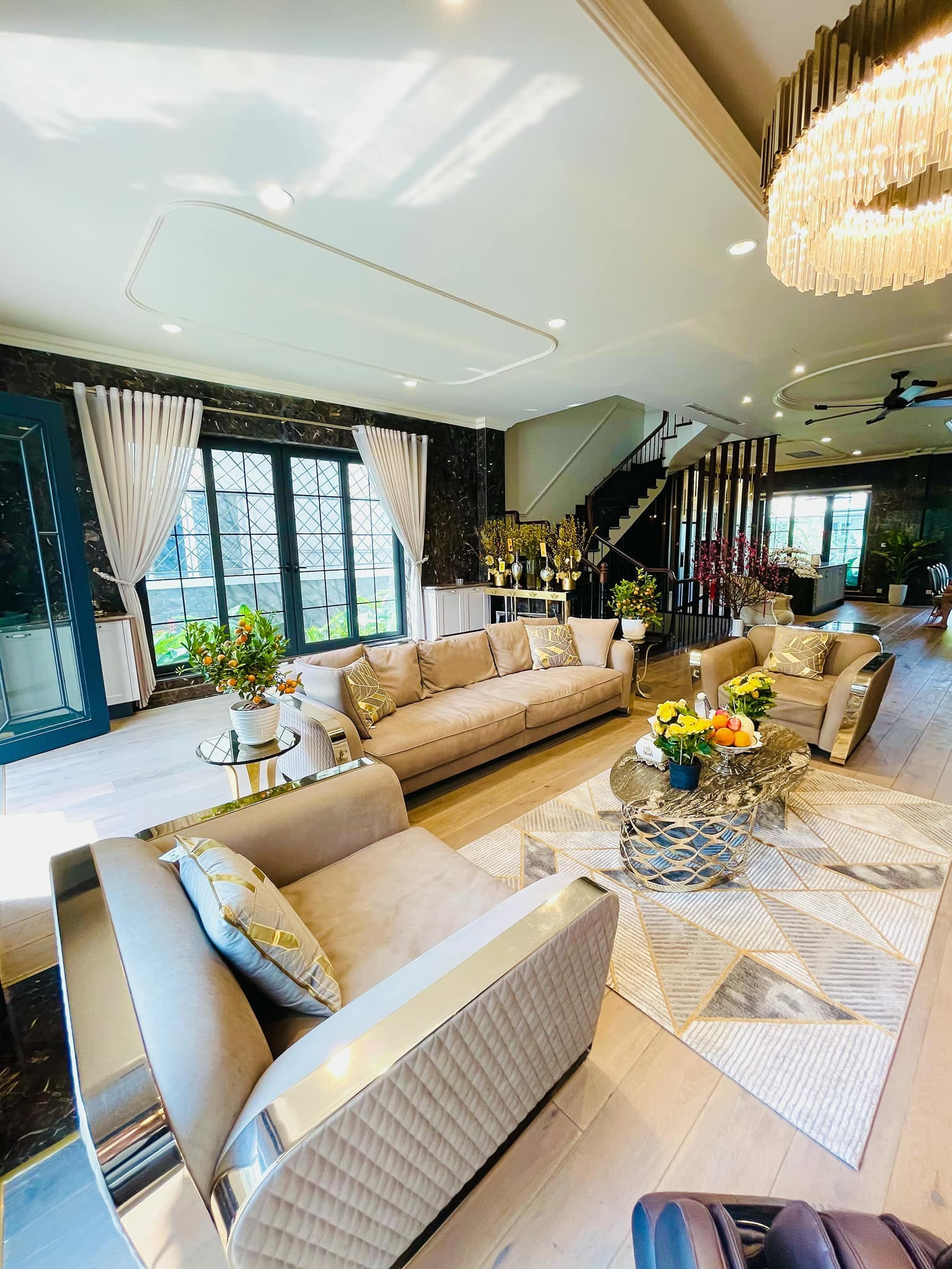 Không gian phòng khách rộng rãi, thoáng đãng