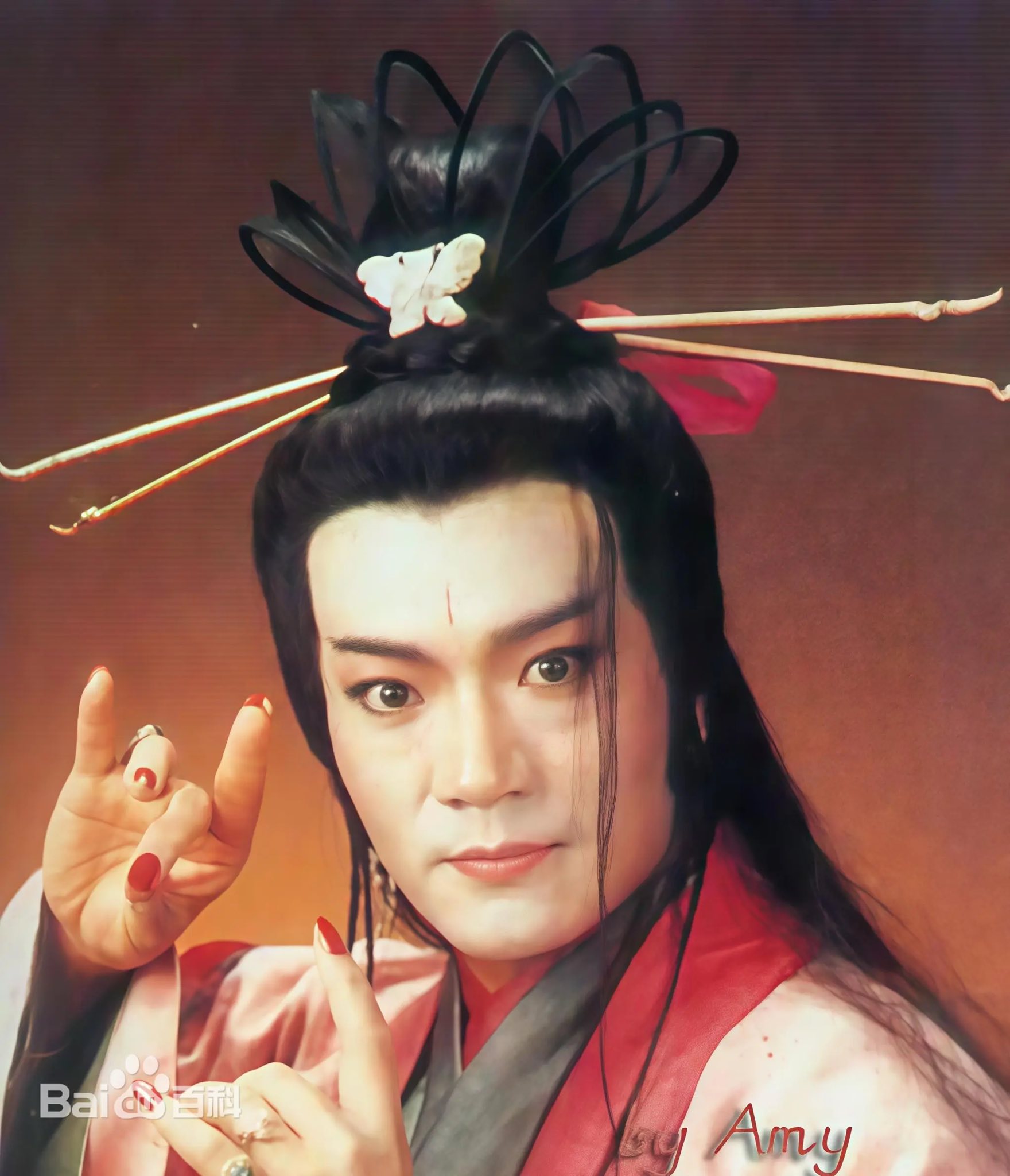 Vai diễn này được so sánh với Đông Phương Bất Bại của Lỗ Chấn Thuận