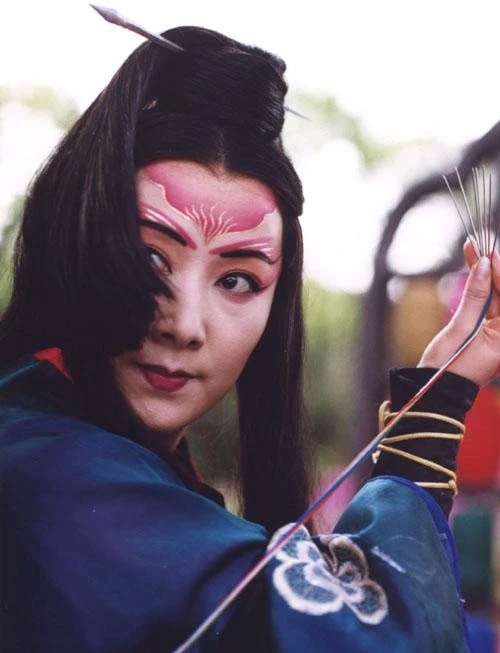 Đông Phương Bất Bại cũng là một kẻ ái nam ái nữ nổi danh với võ công cao cường trong truyện kiếm hiệp của Kim Dung