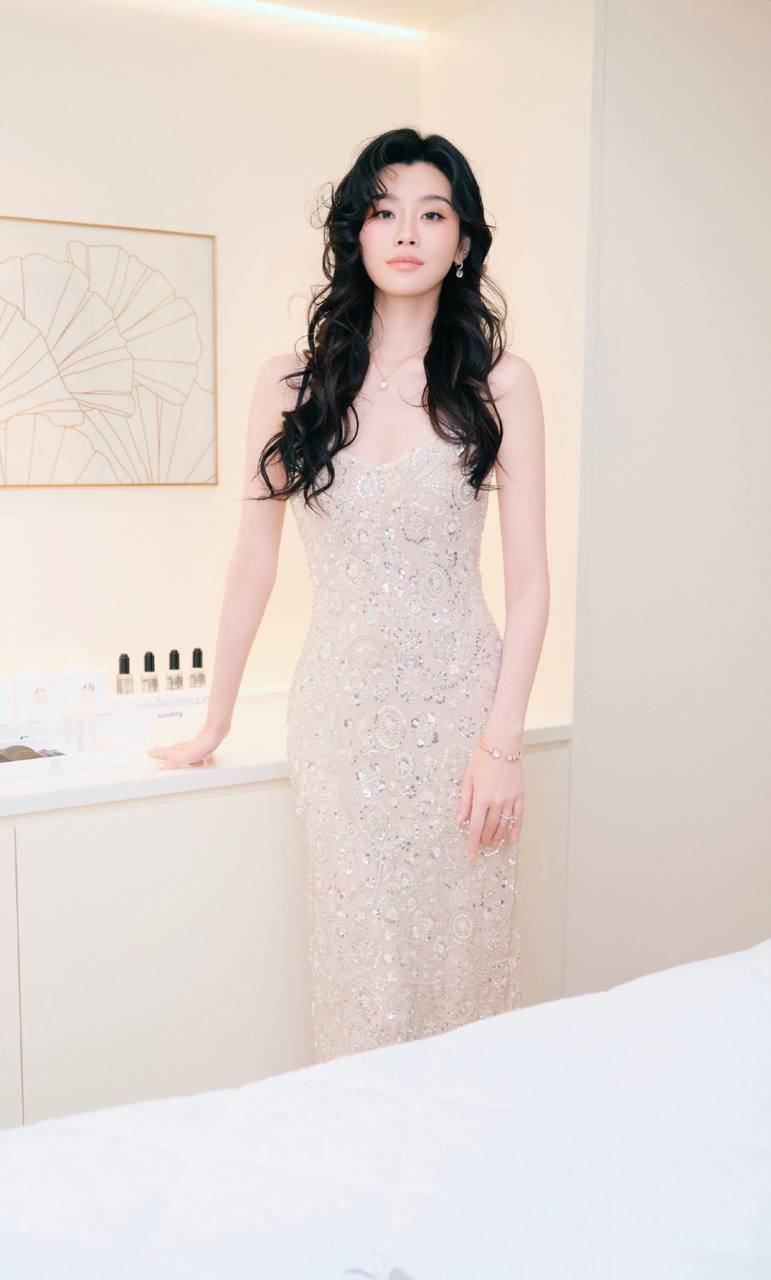 Sắc vóc không thua gì thời hoàng kim của Hề Mộng Dao tại các sự kiện gần đây. (Ảnh: Weibo)