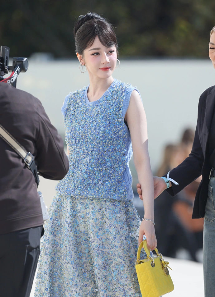 Việc chọn layout makeup phù hợp có thể quyết định kết quả tổng thể tạo hình của Địch Lệ Nhiệt Ba. (Ảnh: Weibo) 