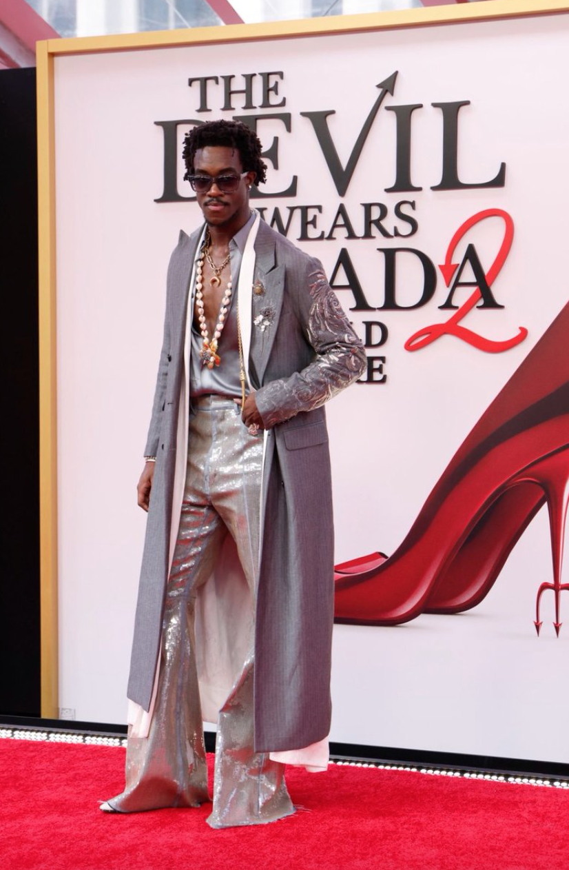  Cách đây ít lâu, nam thần TikTok cũng vừa có màn xuất hiện với outfit ấn tượng tại buổi công chiếu phim The Devil Wears Prada 2.