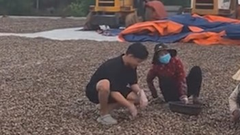 Anh chàng cùng vợ kinh doanh.