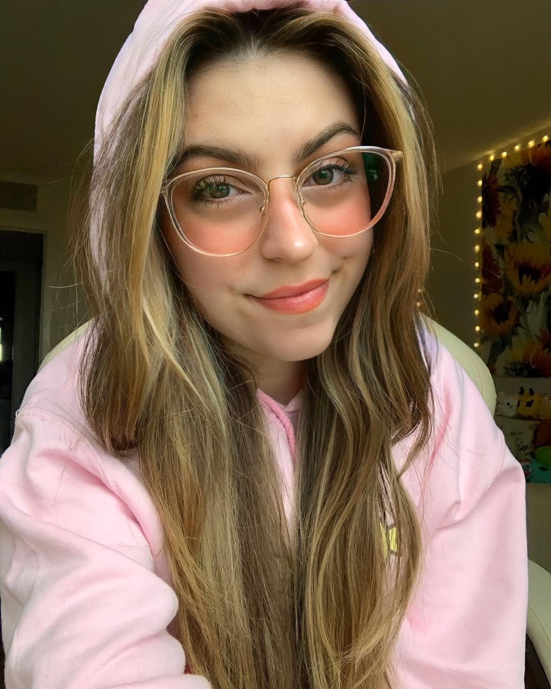 Kính cận khiến má ửng hồng: Trend vừa học bá vừa xinh đẹp này bạn đã biết để đu chưa?