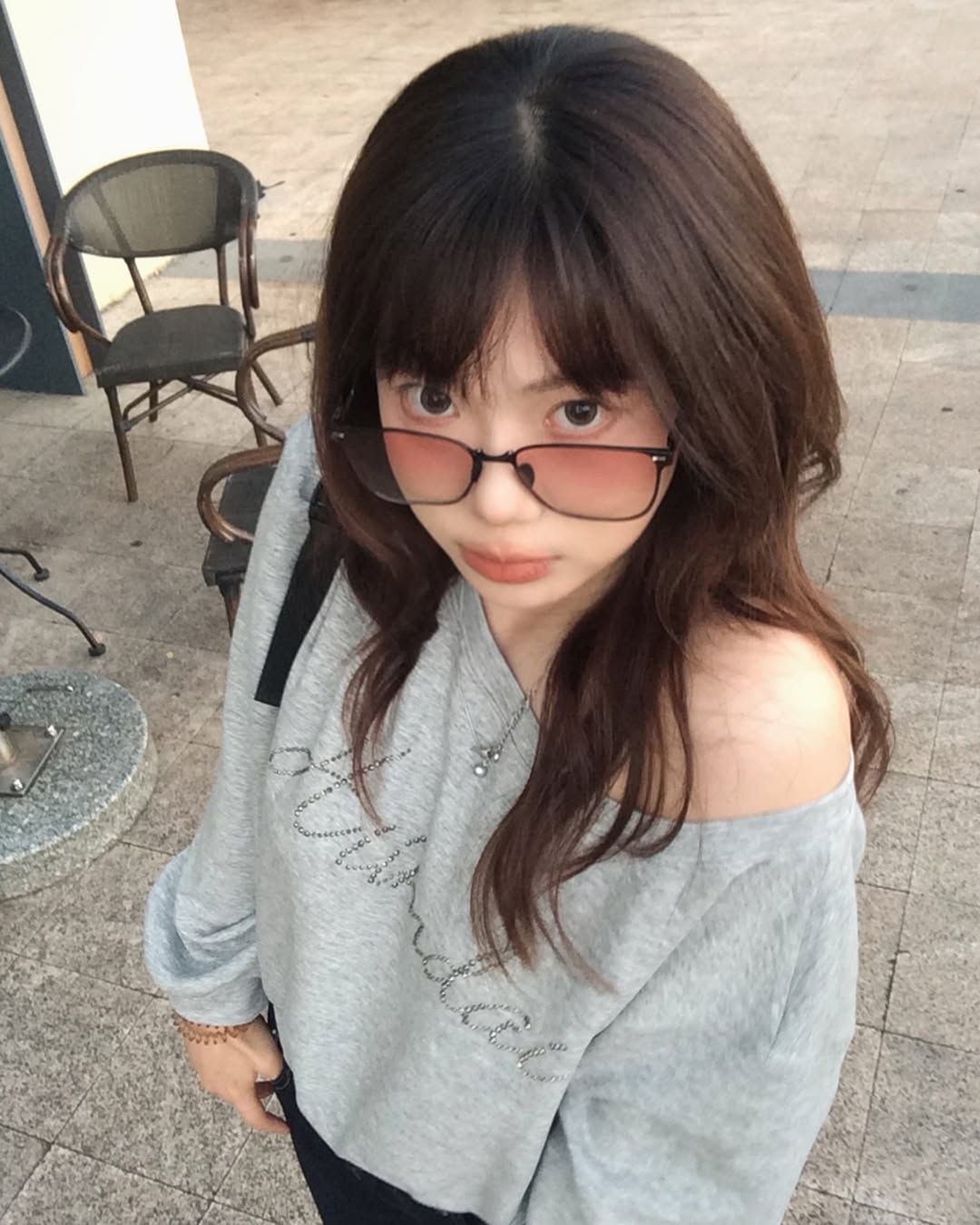 Trend kính má hồng đang nhận được sự yêu thích của hội mê làm đẹp. (Nguồn: Instagram)