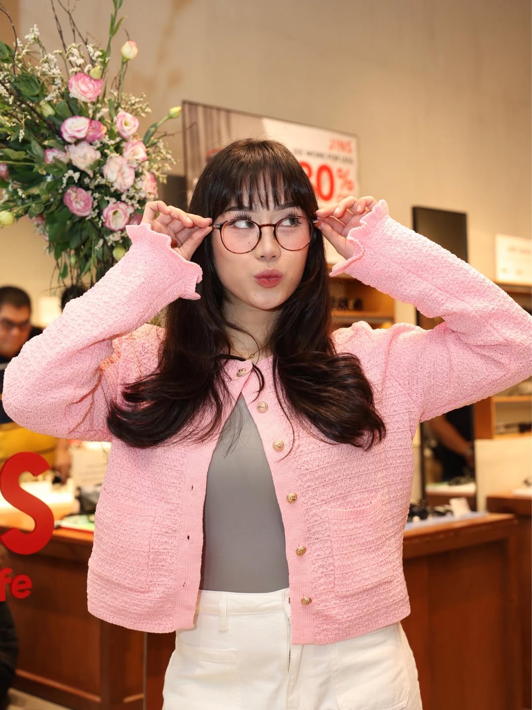 Kính cận khiến má ửng hồng: Trend vừa học bá vừa xinh đẹp này bạn đã biết để đu chưa?