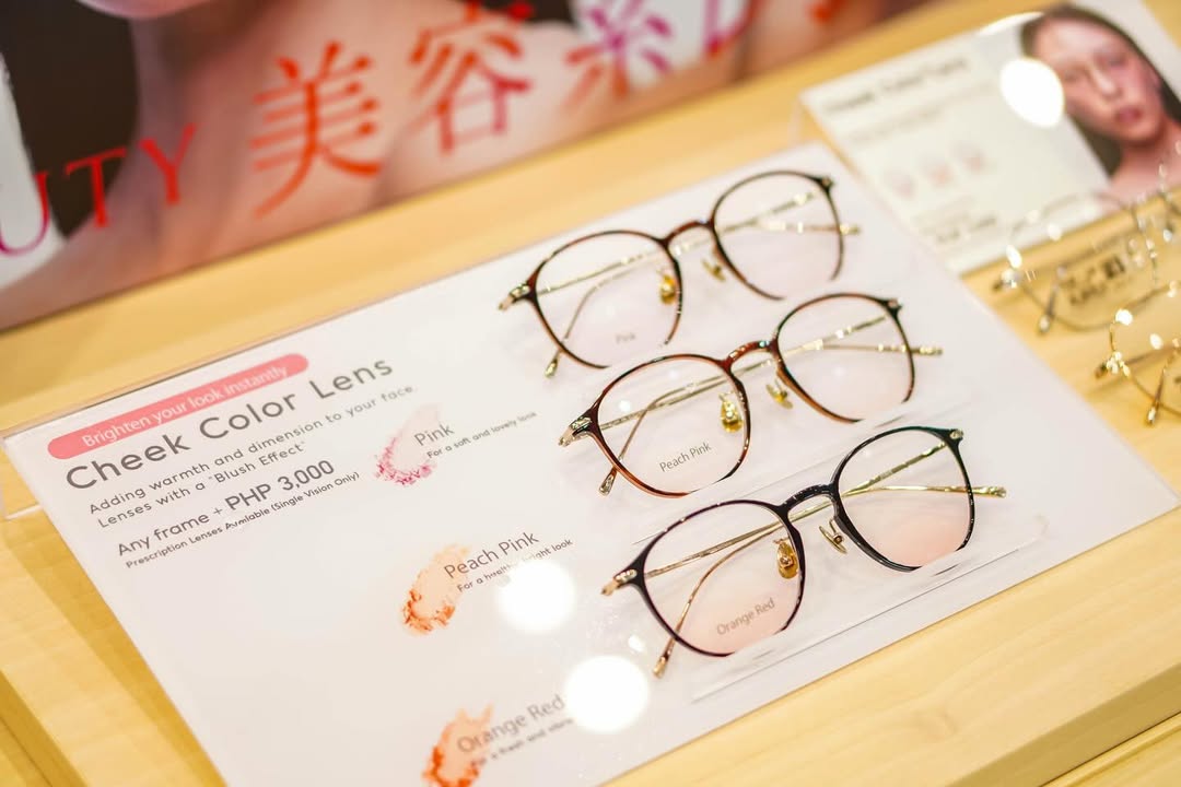 Mẫu kính má hồng từ thương hiệu đến từ Nhật Bản. (Nguồn: Instagram)