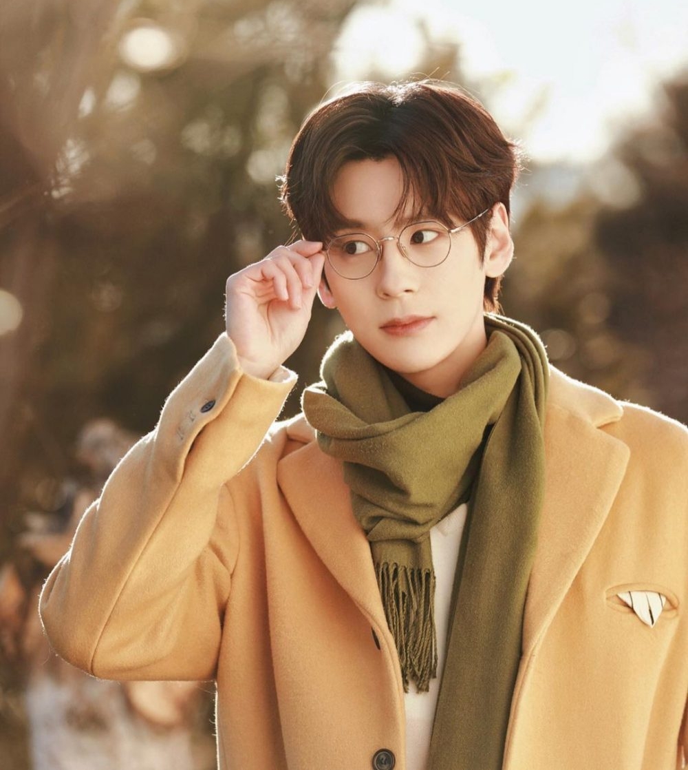 Mỹ nam đẹp đến độ làm nữ đồng nghiệp tim đập 132 nhịp/phút: Visual này tập kích thì chết chứ sống gì nổi