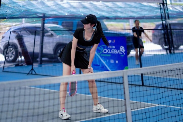Huyền My đầu tư kho đồ mặc chơi pickleball 7 tiếng một ngày, cả tuần không trùng outfit