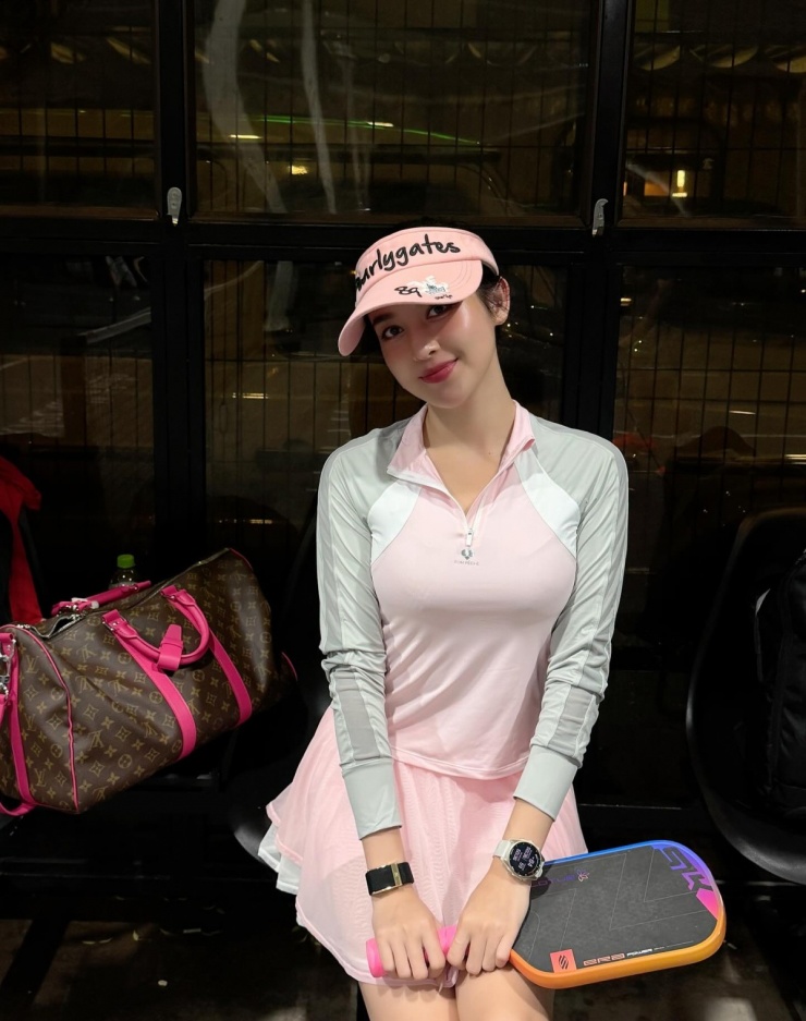 Huyền My đầu tư kho đồ mặc chơi pickleball 7 tiếng một ngày, cả tuần không trùng outfit