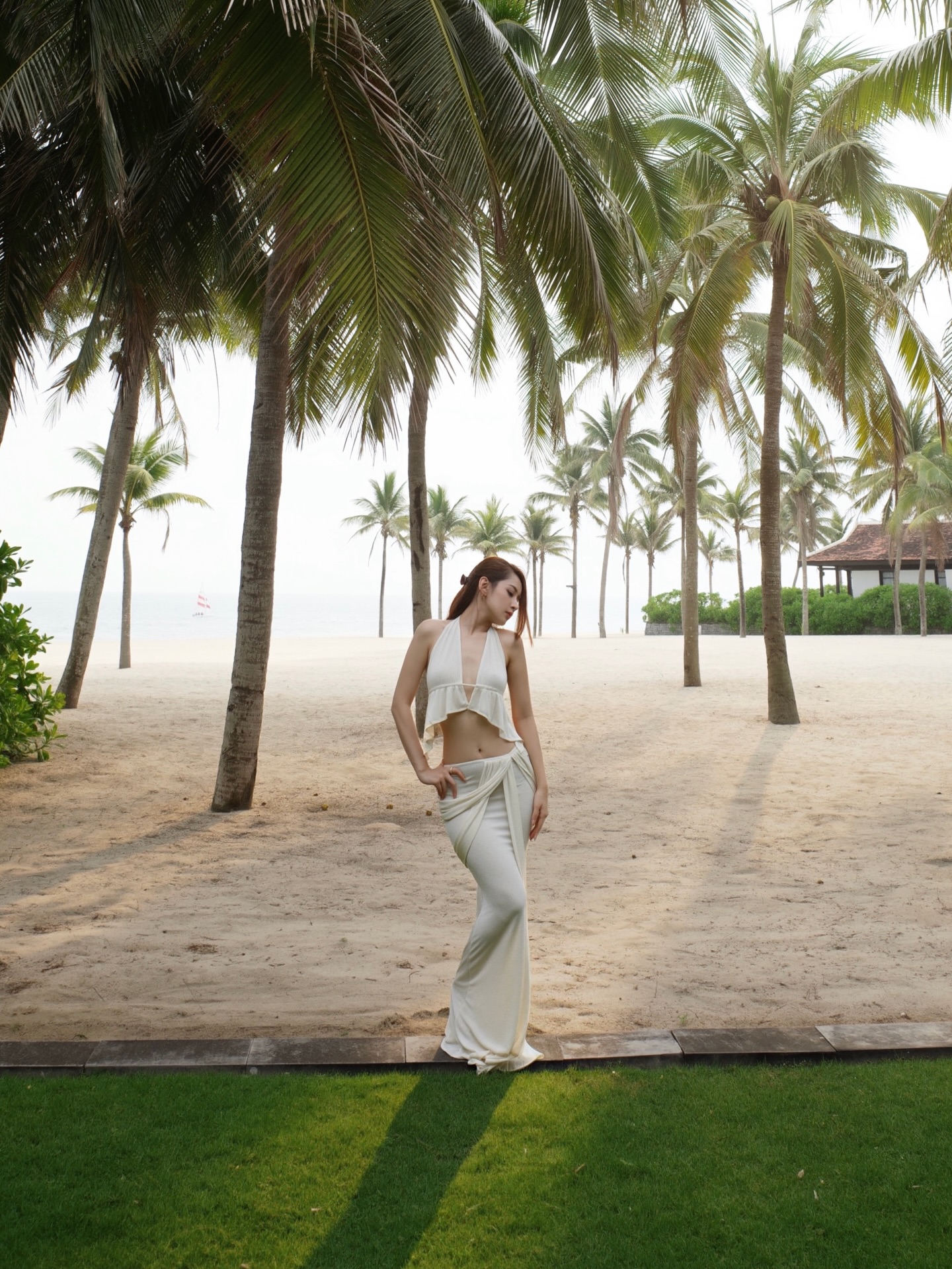 Không cần đến bikini hở bạo, nữ ca sĩ vẫn biết cách khiến dân tình 