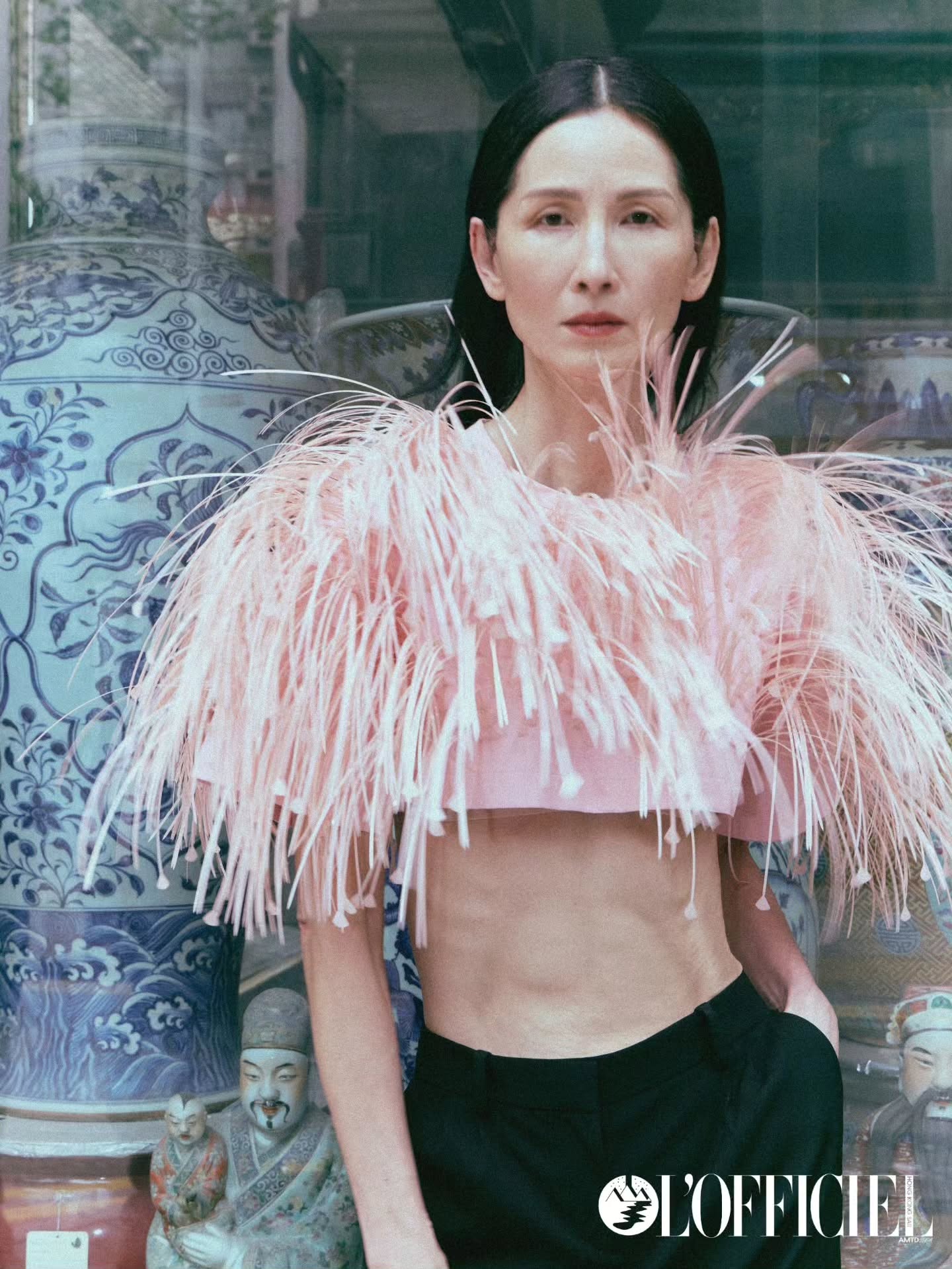 Mẹ 7 con thành người mẫu Chanel ở tuổi 60: Hành trình vươn lên từ tuổi thơ cơ cực