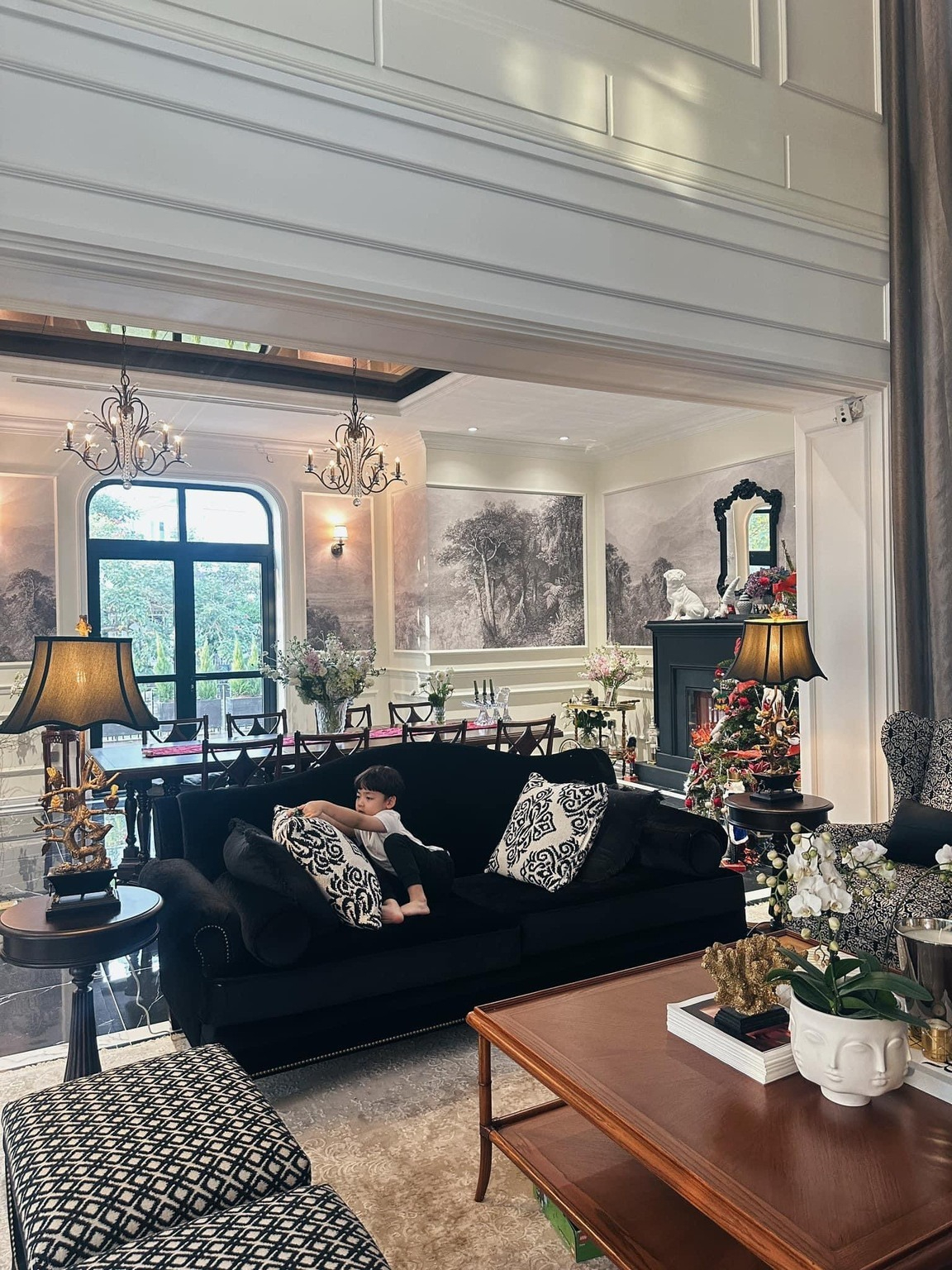 Không gian phòng khách rộng rãi