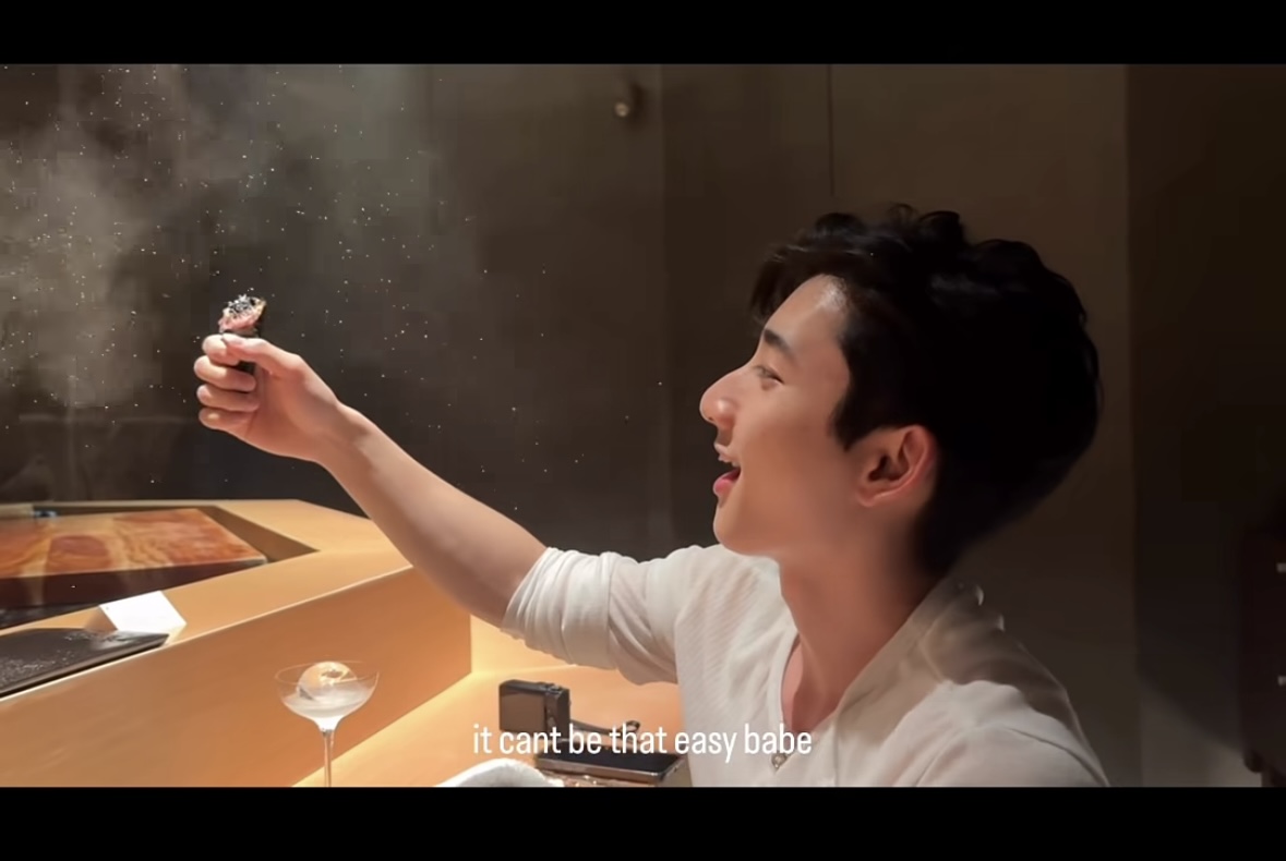 Dù không đăng ảnh chung nhưng netizen vẫn nhận ra cả hai có đi chơi riêng trong lần gặp gần đây nhất