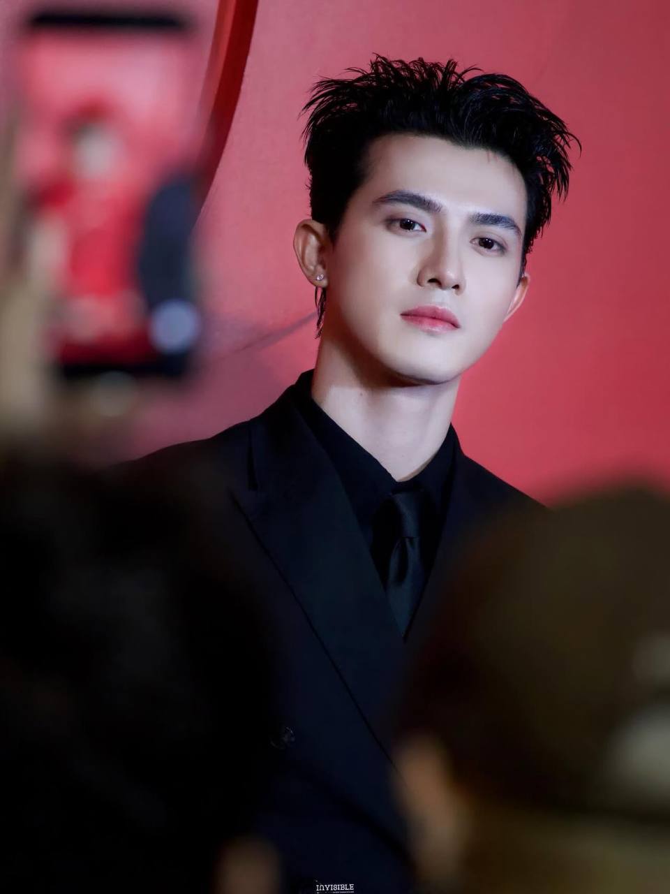 Trần Ngọc Vàng luôn xuất hiện với ngoại hình điển trai nhờ làn da mịn màng, ít khuyết điểm. (Ảnh: Threads)