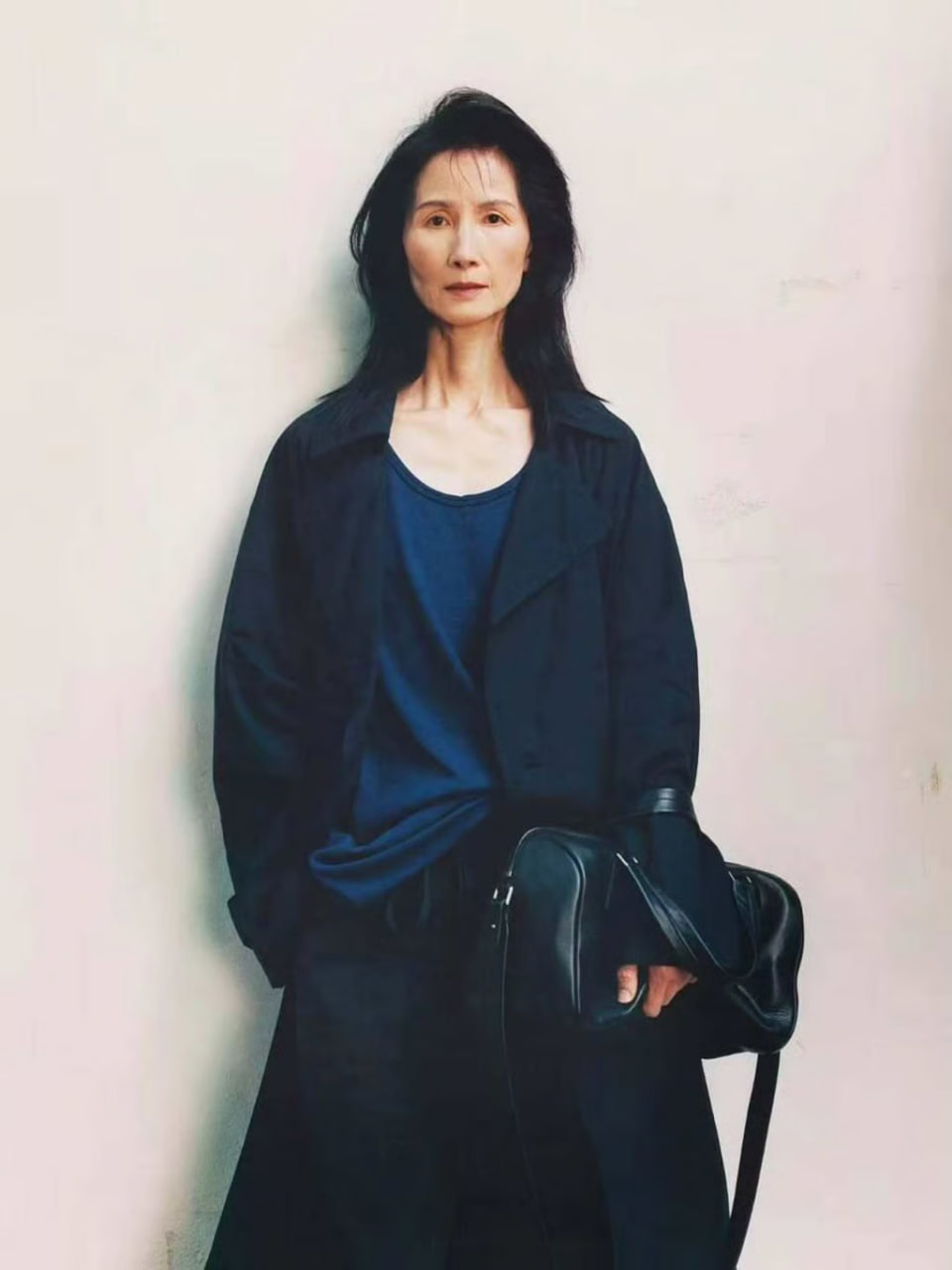 Mẹ 7 con thành người mẫu Chanel ở tuổi 60: Hành trình vươn lên từ tuổi thơ cơ cực