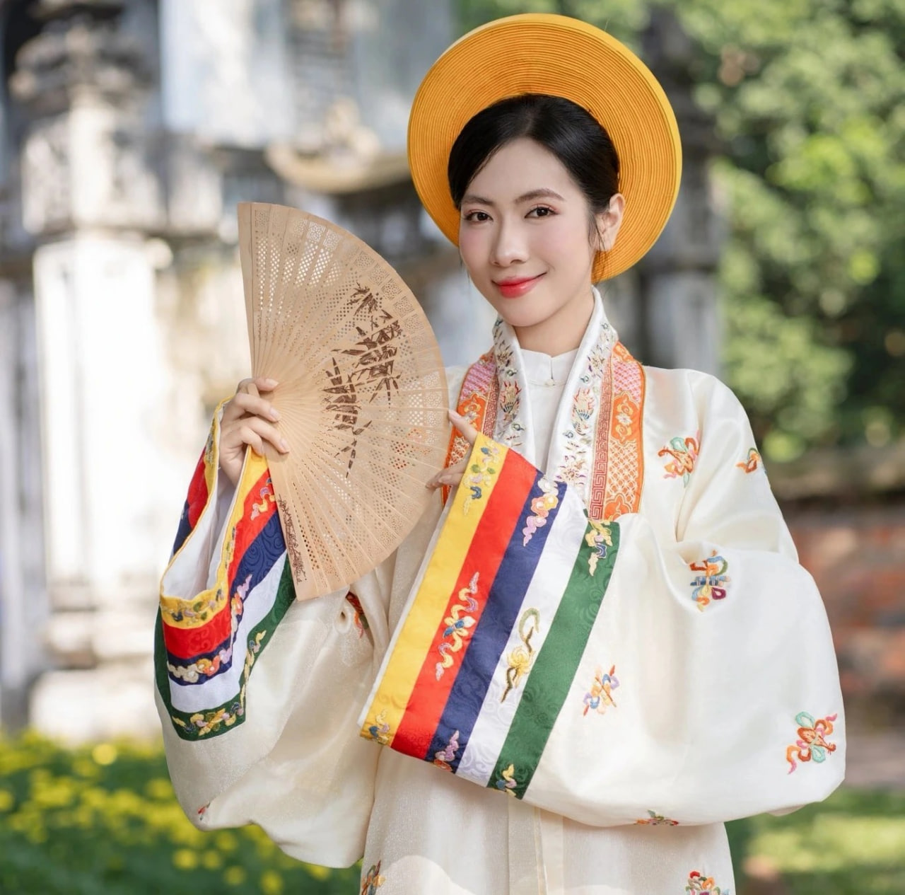 Bên cạnh việc tham gia các sự kiện giải trí Hoài Nam cũng phát triển bản thân ở mảng dẫn chương trình với công việc MC và host radio