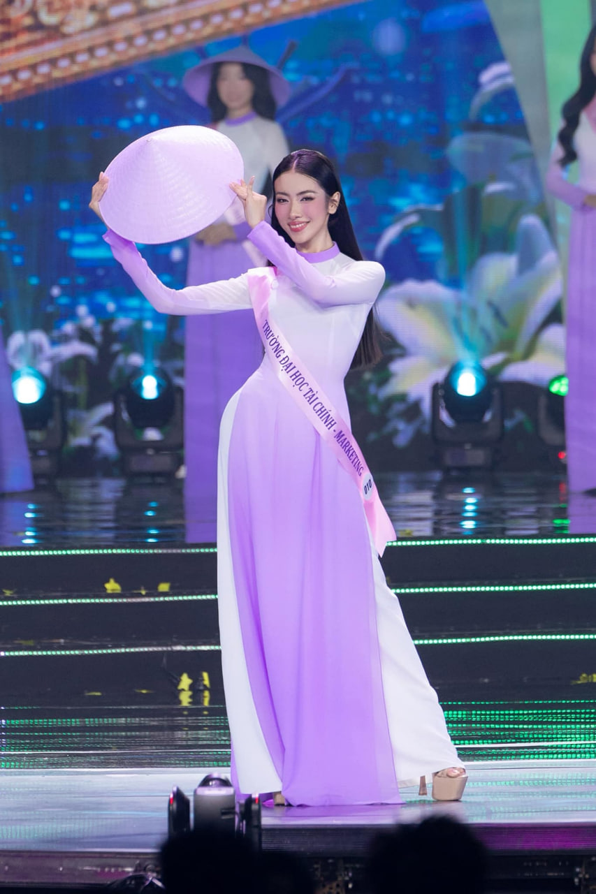 Tại thời điểm tham gia Hoa khôi Sinh viên Việt Nam, Hoài Nam từng ghi điểm mạnh mẽ nhờ ngoại hình sáng sân khấu cùng chiều cao 1m64.