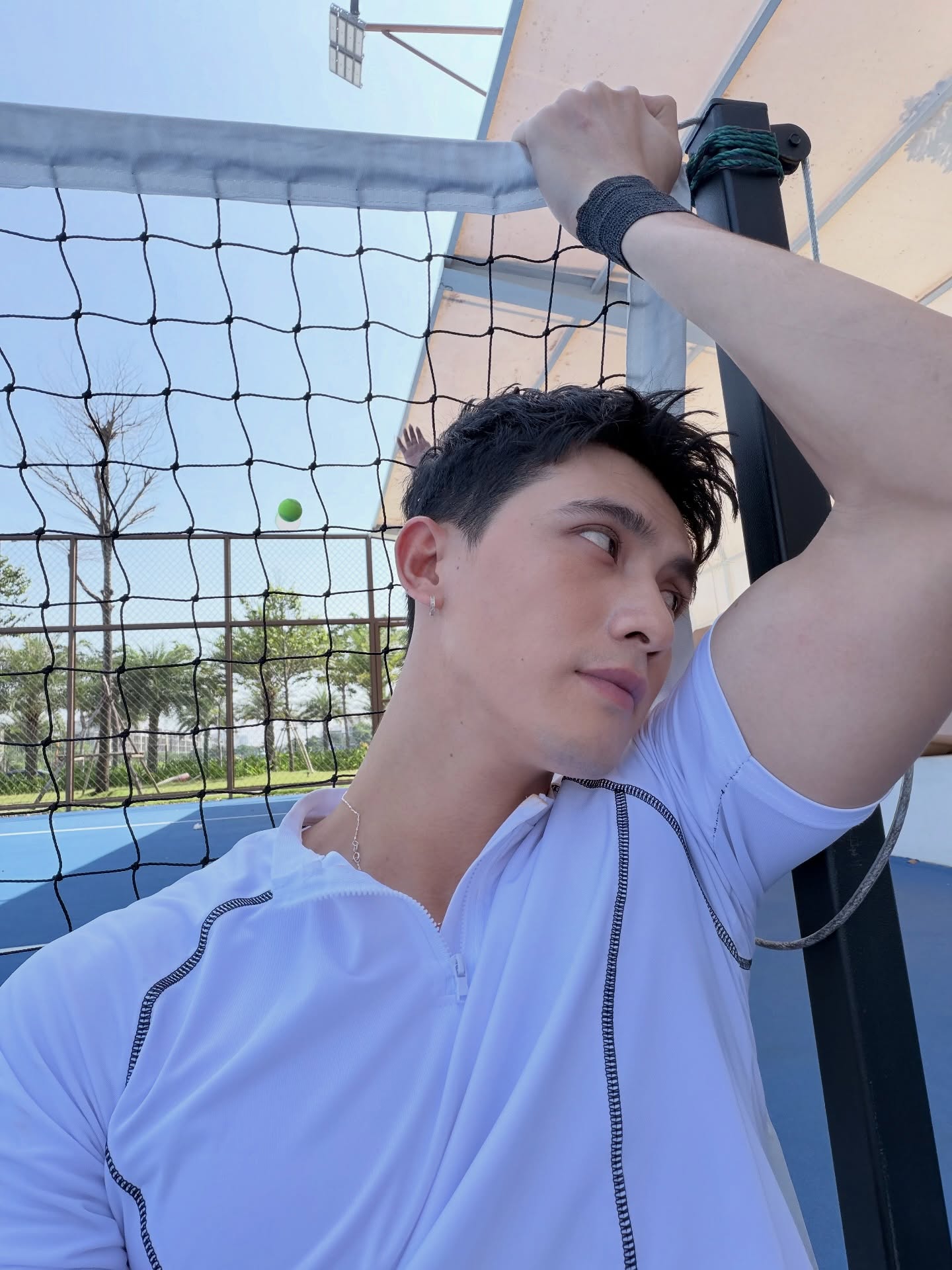 Ngay cả trong những khoảnh khắc đời thường, nam diễn viên cũng khiến nhiều người phải tị với làn da khá đẹp. (Ảnh: IGNV)